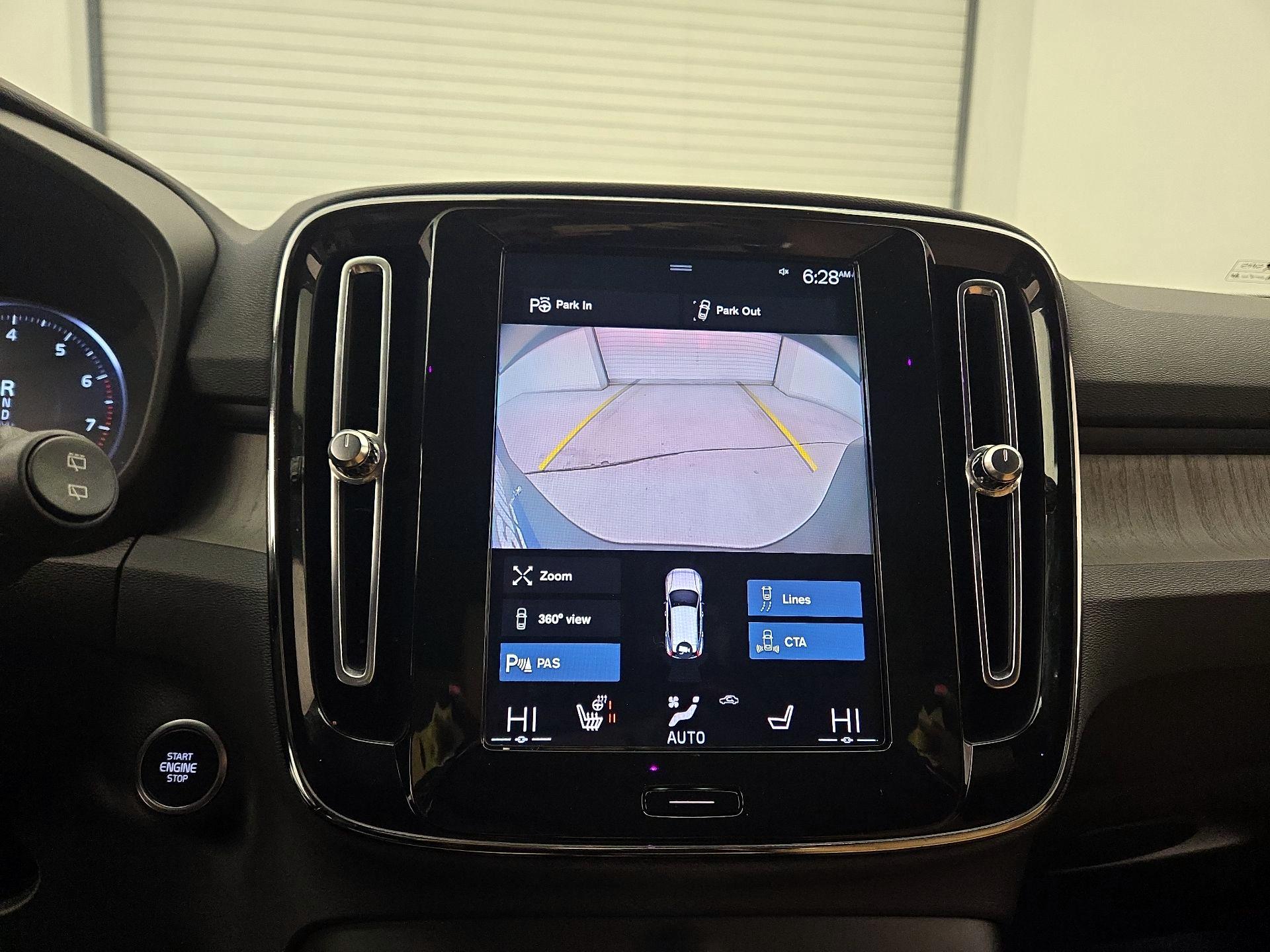 Thumbnail: 2022 Volvo XC40 - 13