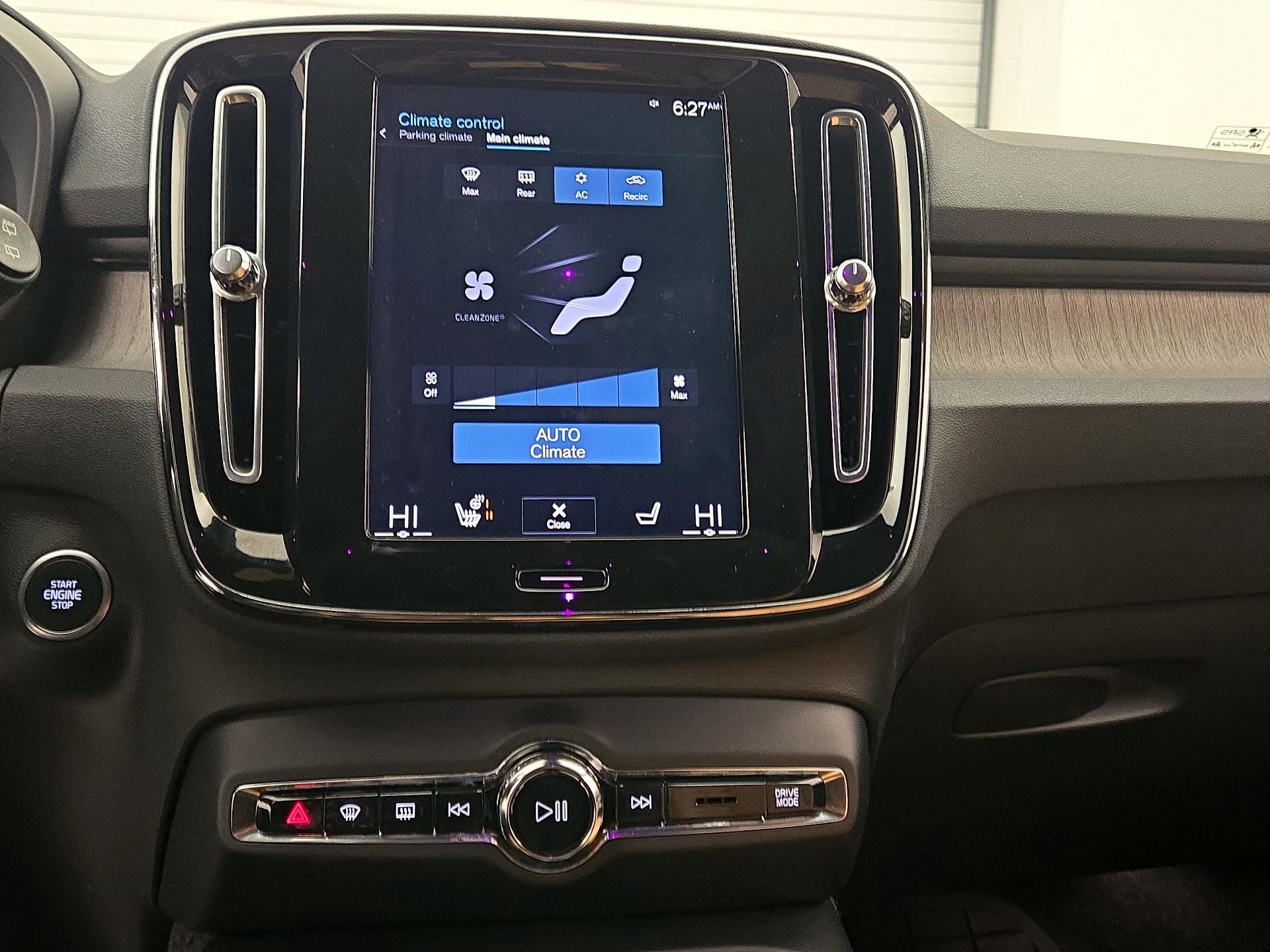 Thumbnail: 2022 Volvo XC40 - 15