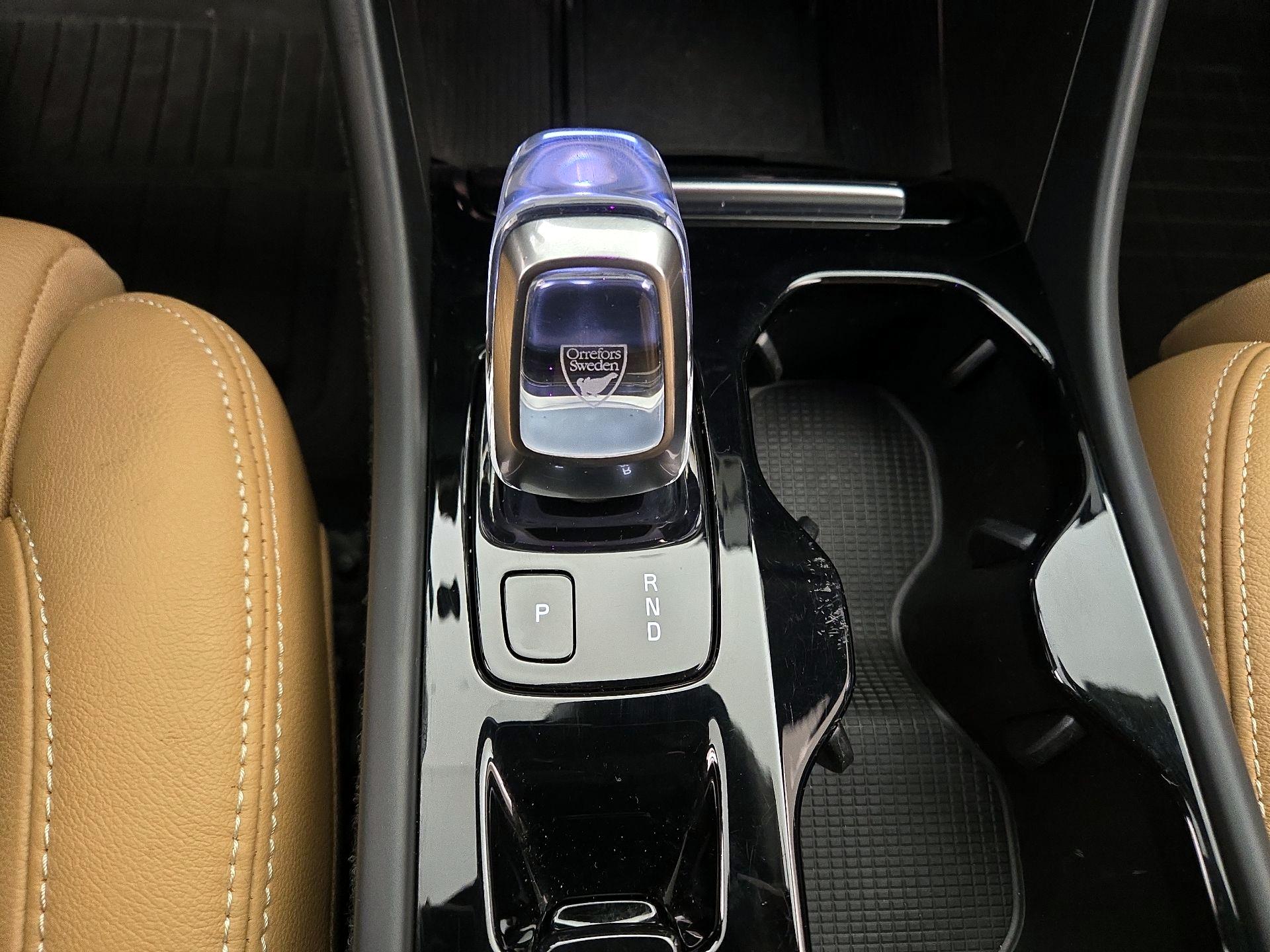 Thumbnail: 2022 Volvo XC40 - 16