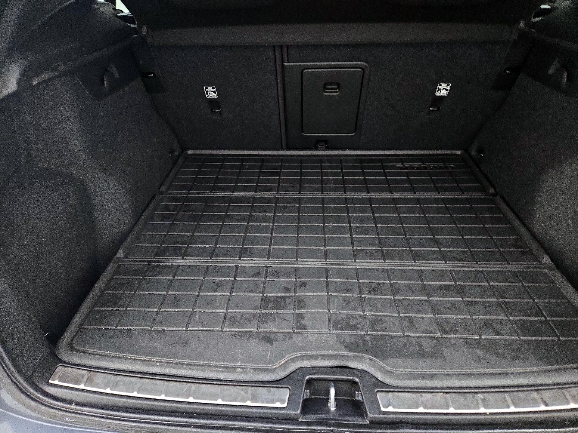 Thumbnail: 2022 Volvo XC40 - 18