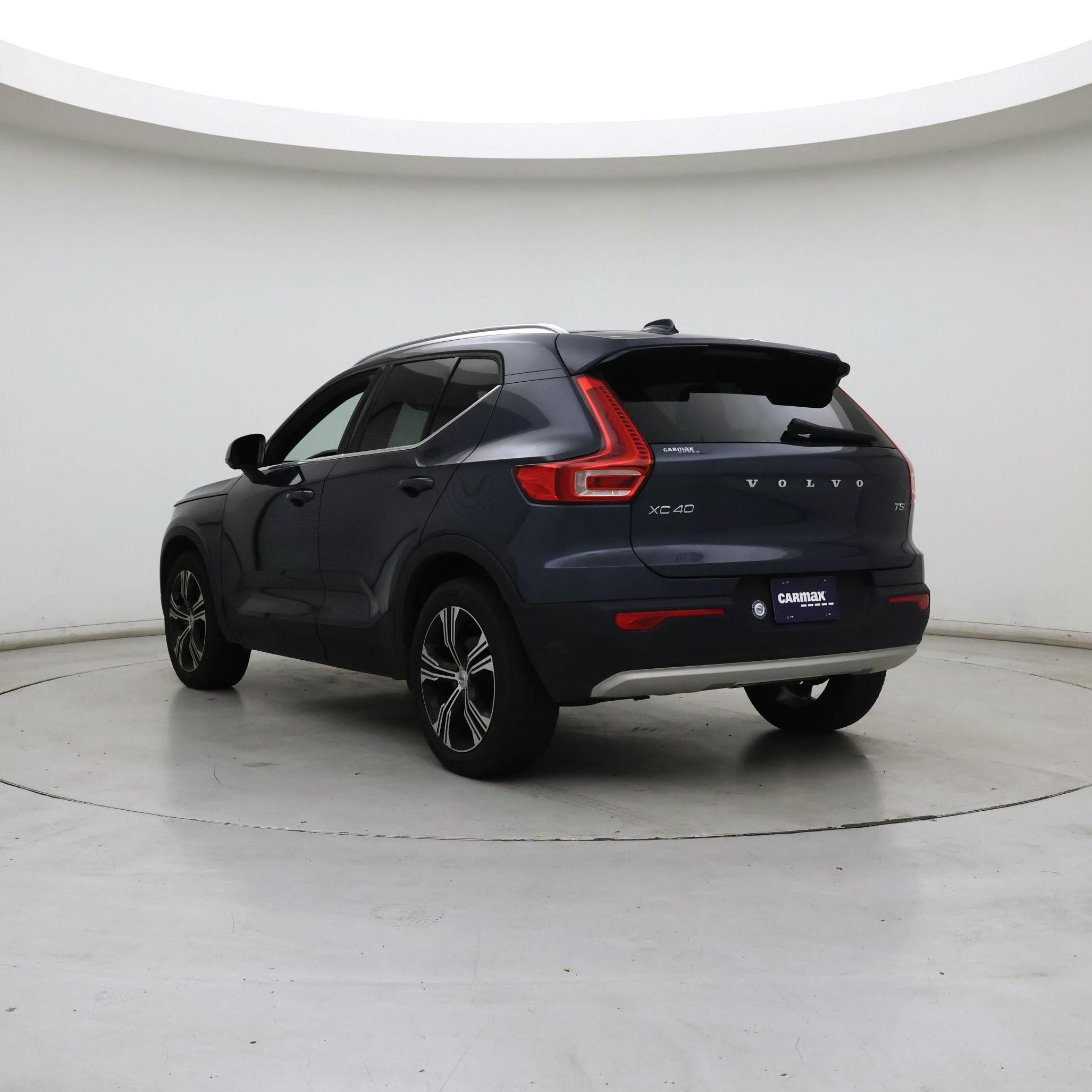 Thumbnail: 2022 Volvo XC40 - 2