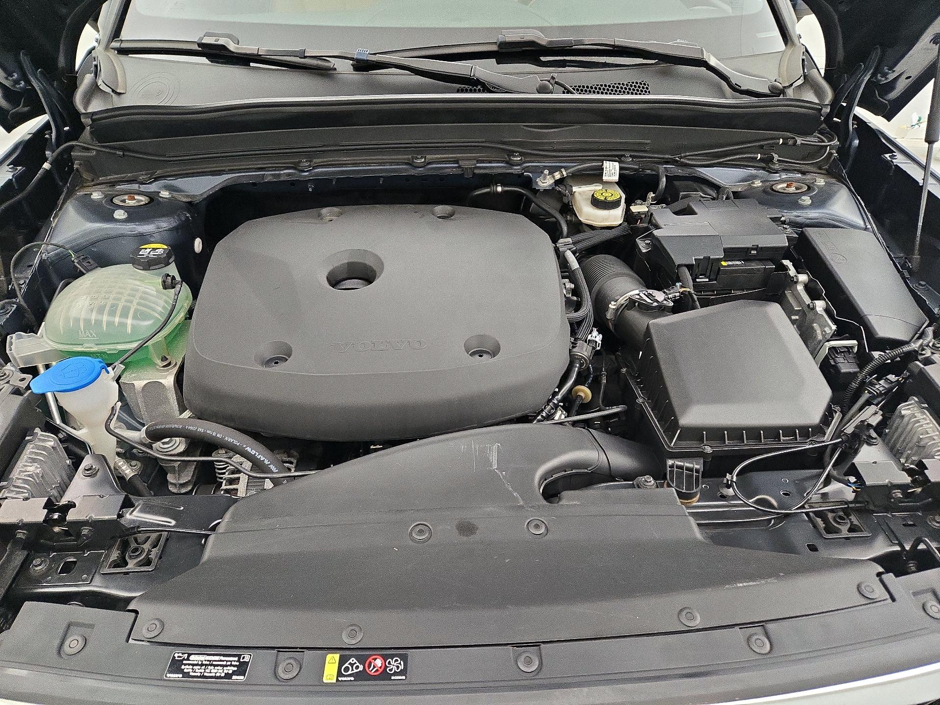 Thumbnail: 2022 Volvo XC40 - 19