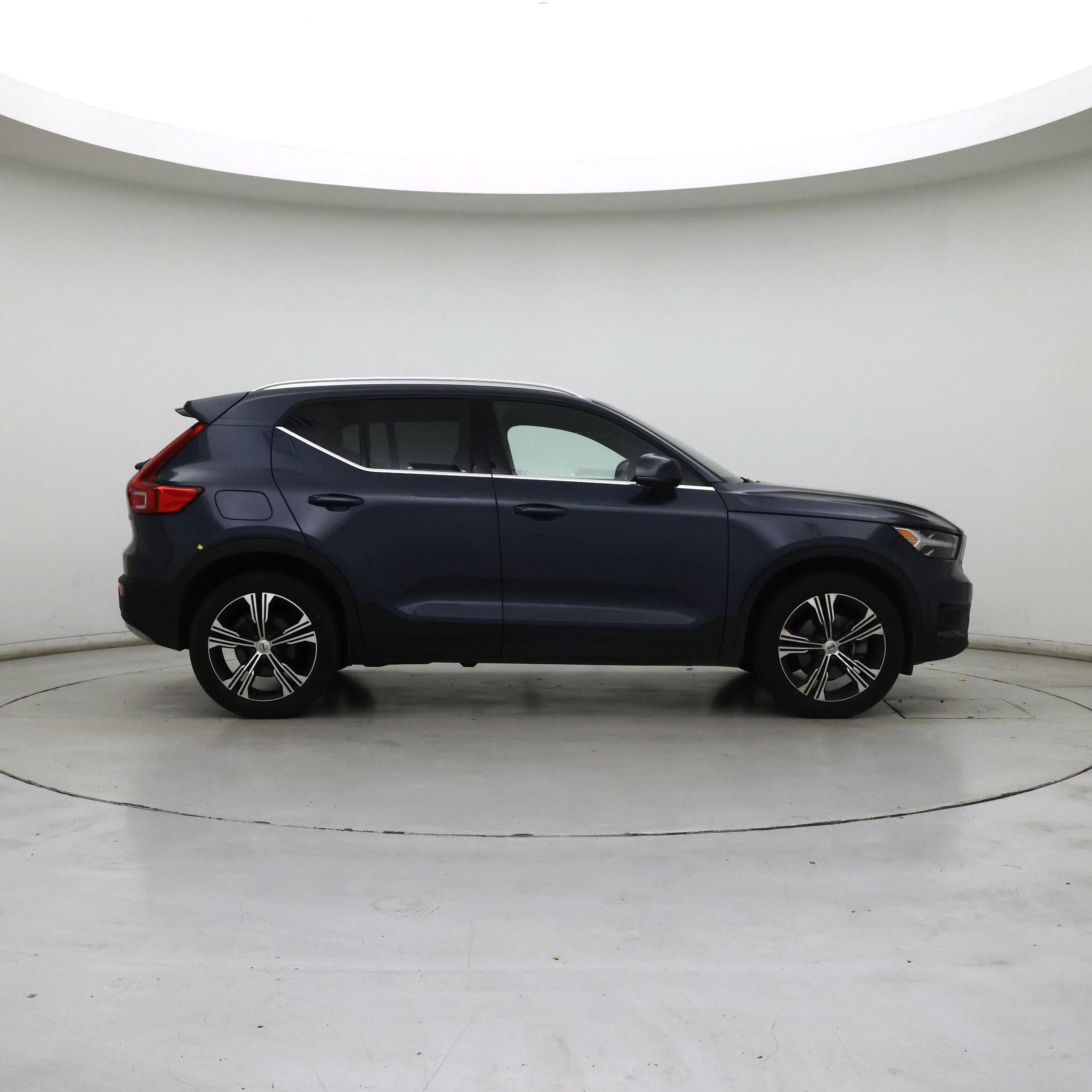 Thumbnail: 2022 Volvo XC40 - 7