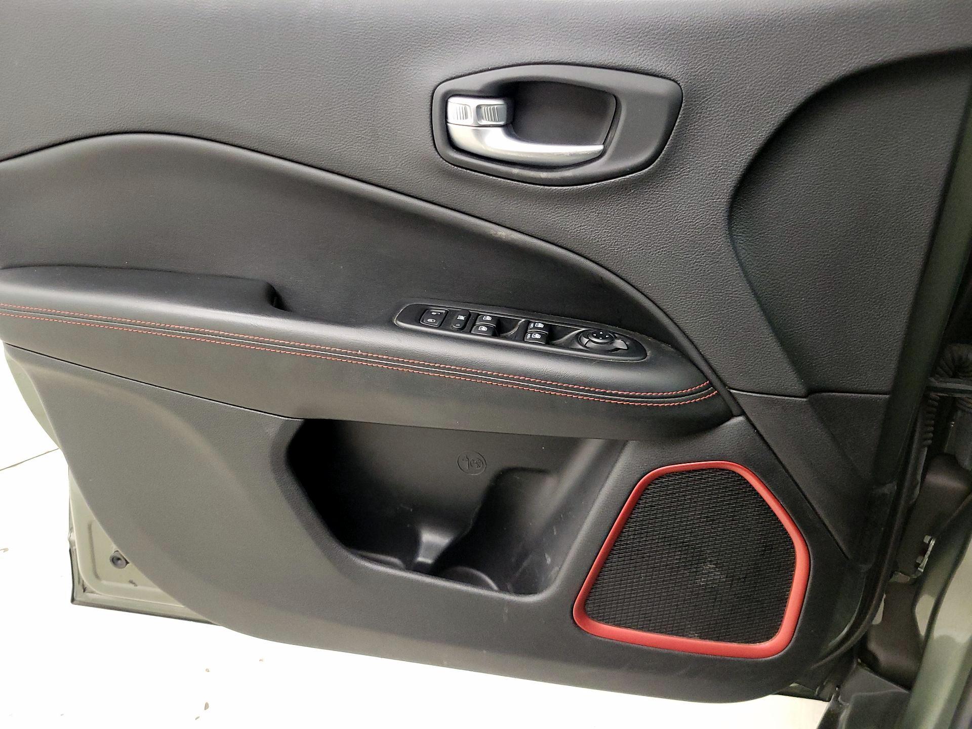 Thumbnail: 2018 Jeep Compass - 12