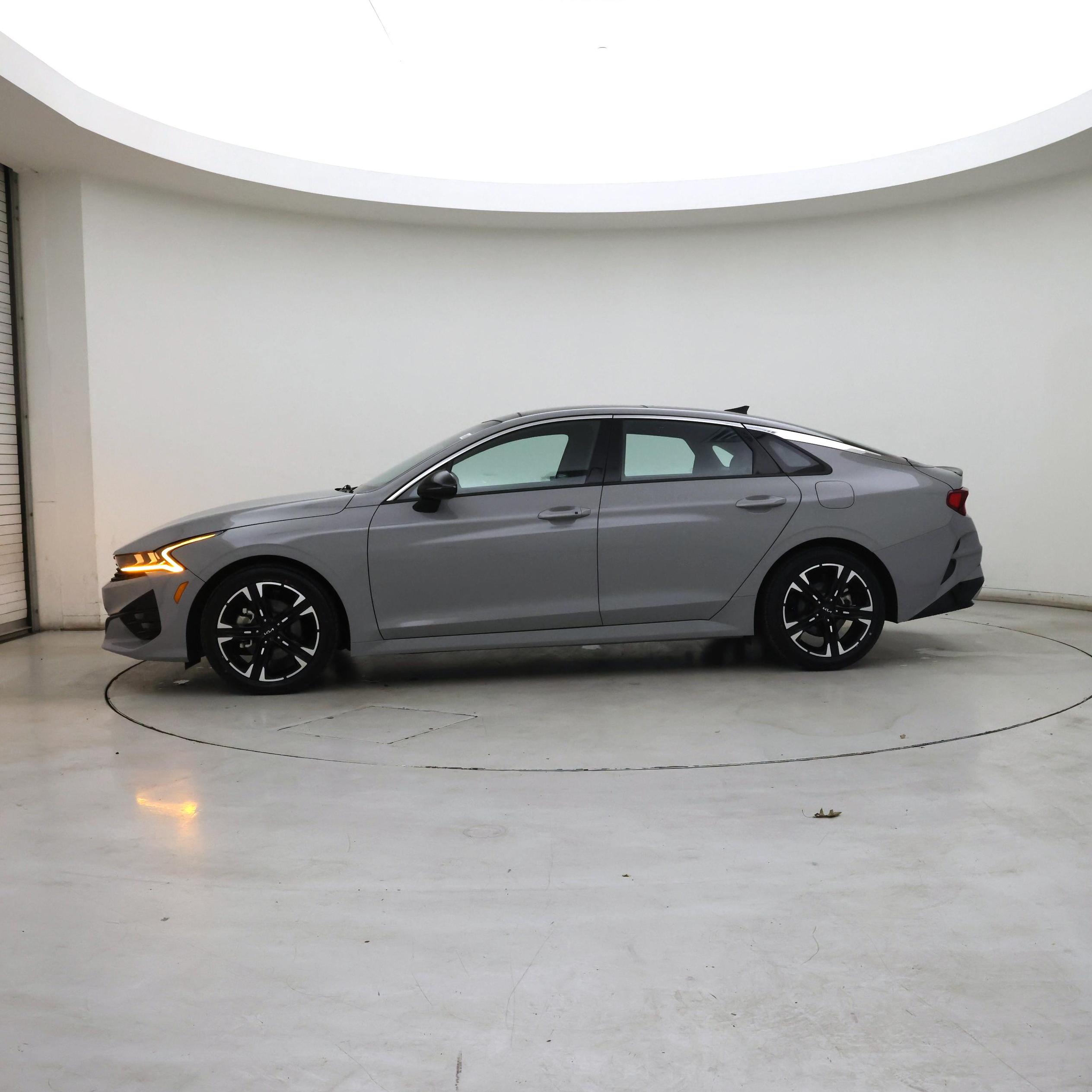 Thumbnail: 2023 Kia K5 - 3