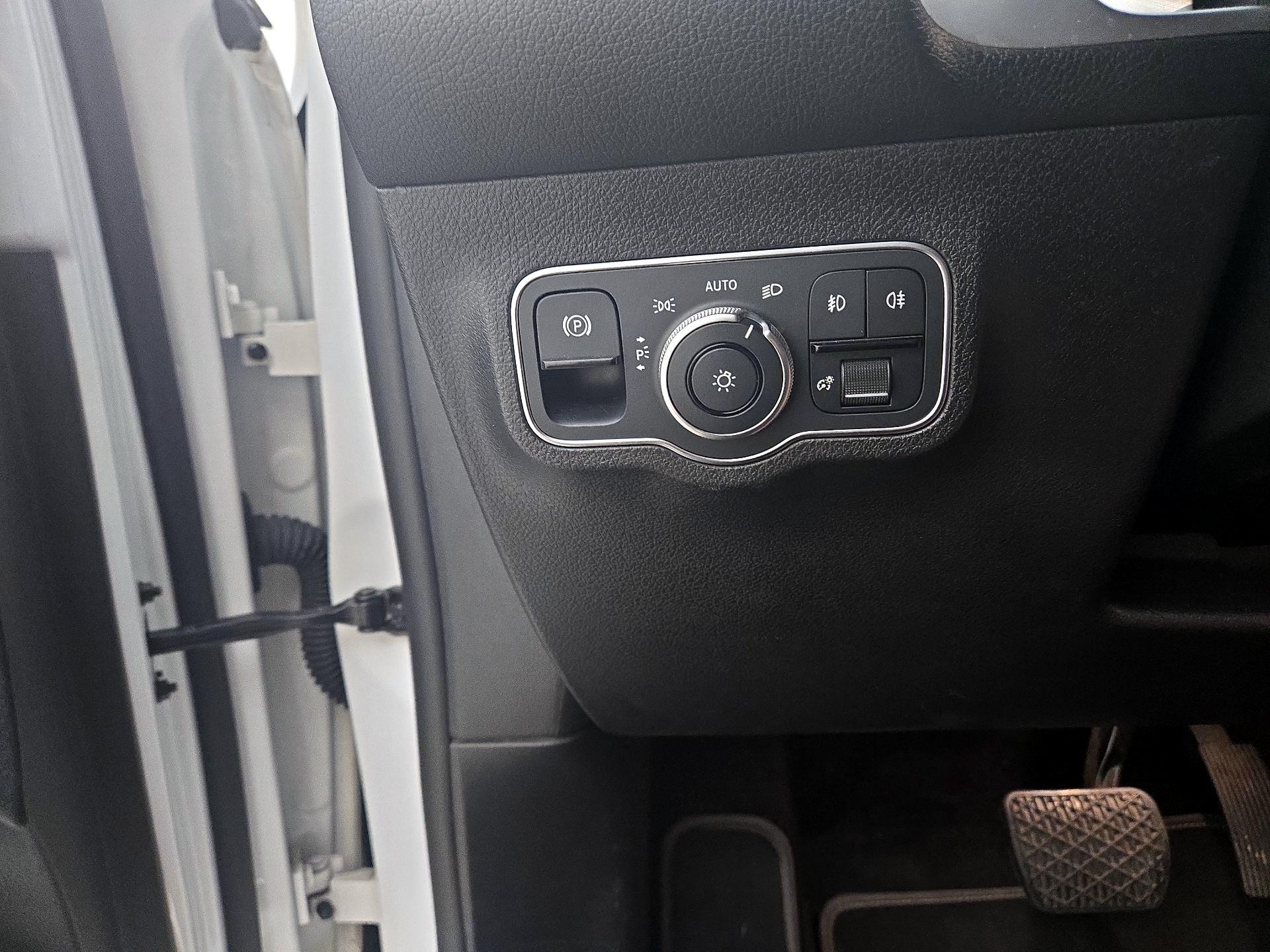 Thumbnail: 2022 Mercedes-Benz GLB - 13