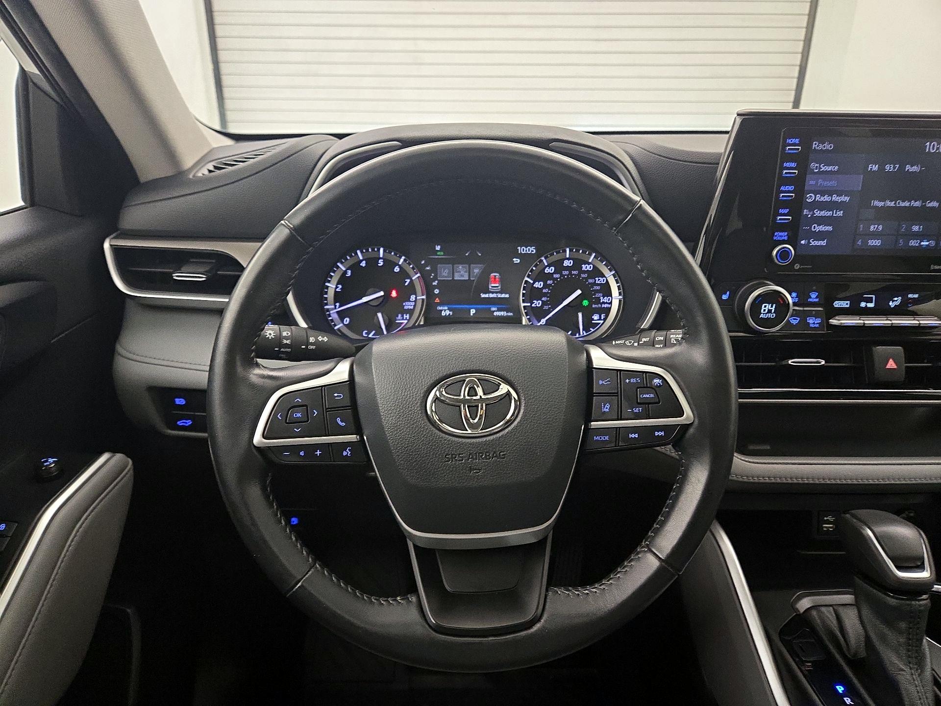 Thumbnail: 2022 Toyota Highlander - 10