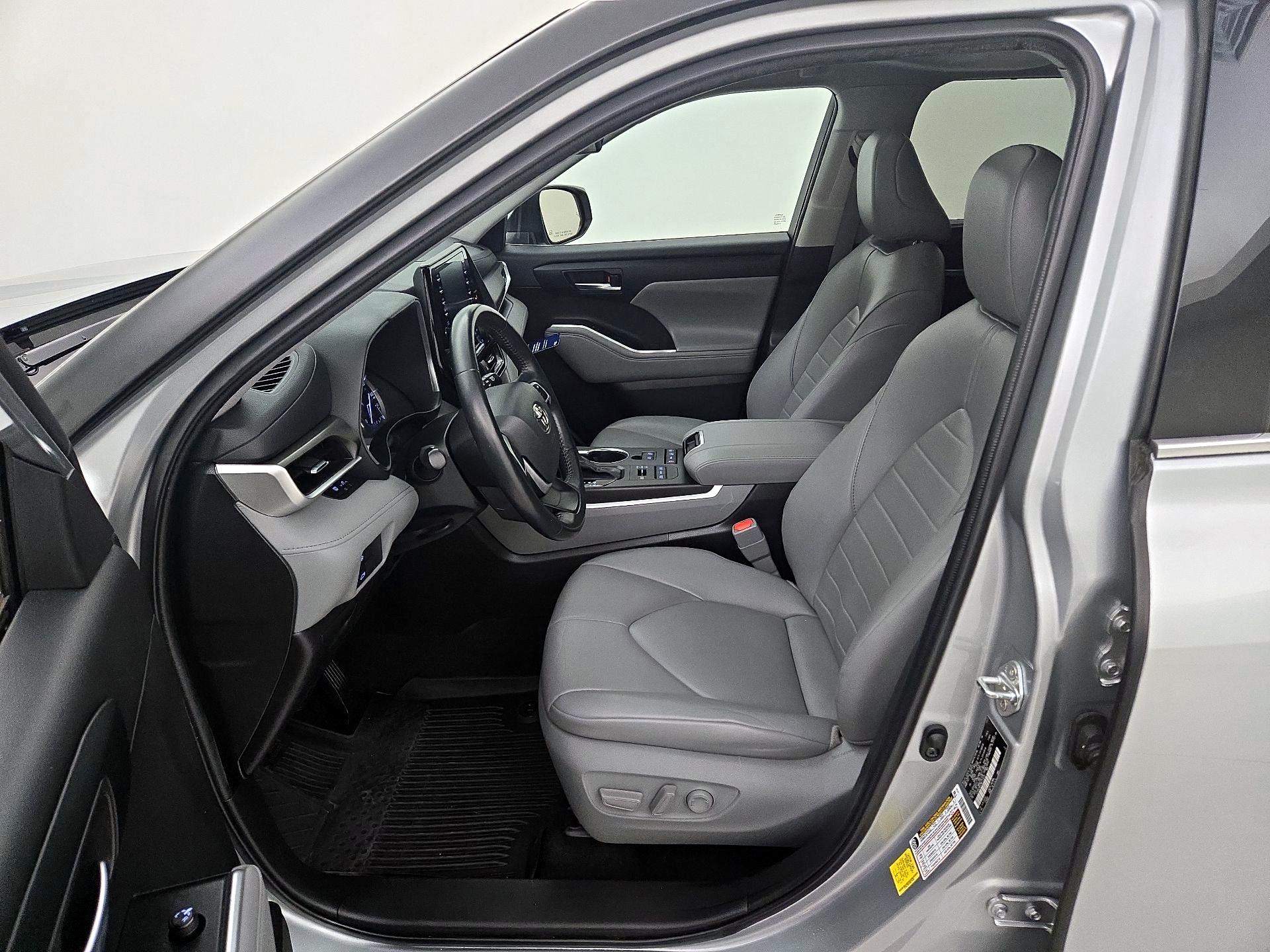 Thumbnail: 2022 Toyota Highlander - 11