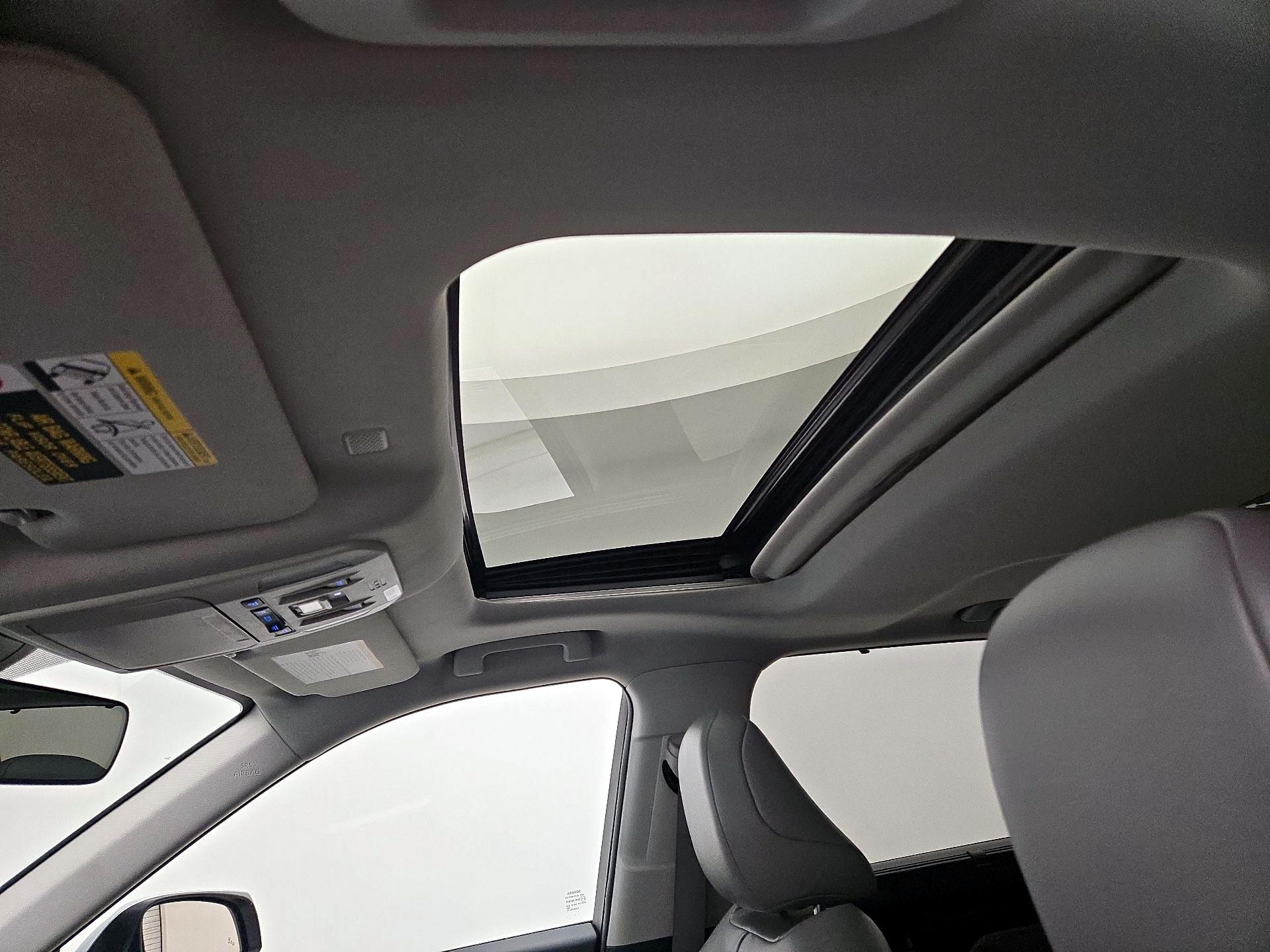 Thumbnail: 2022 Toyota Highlander - 19