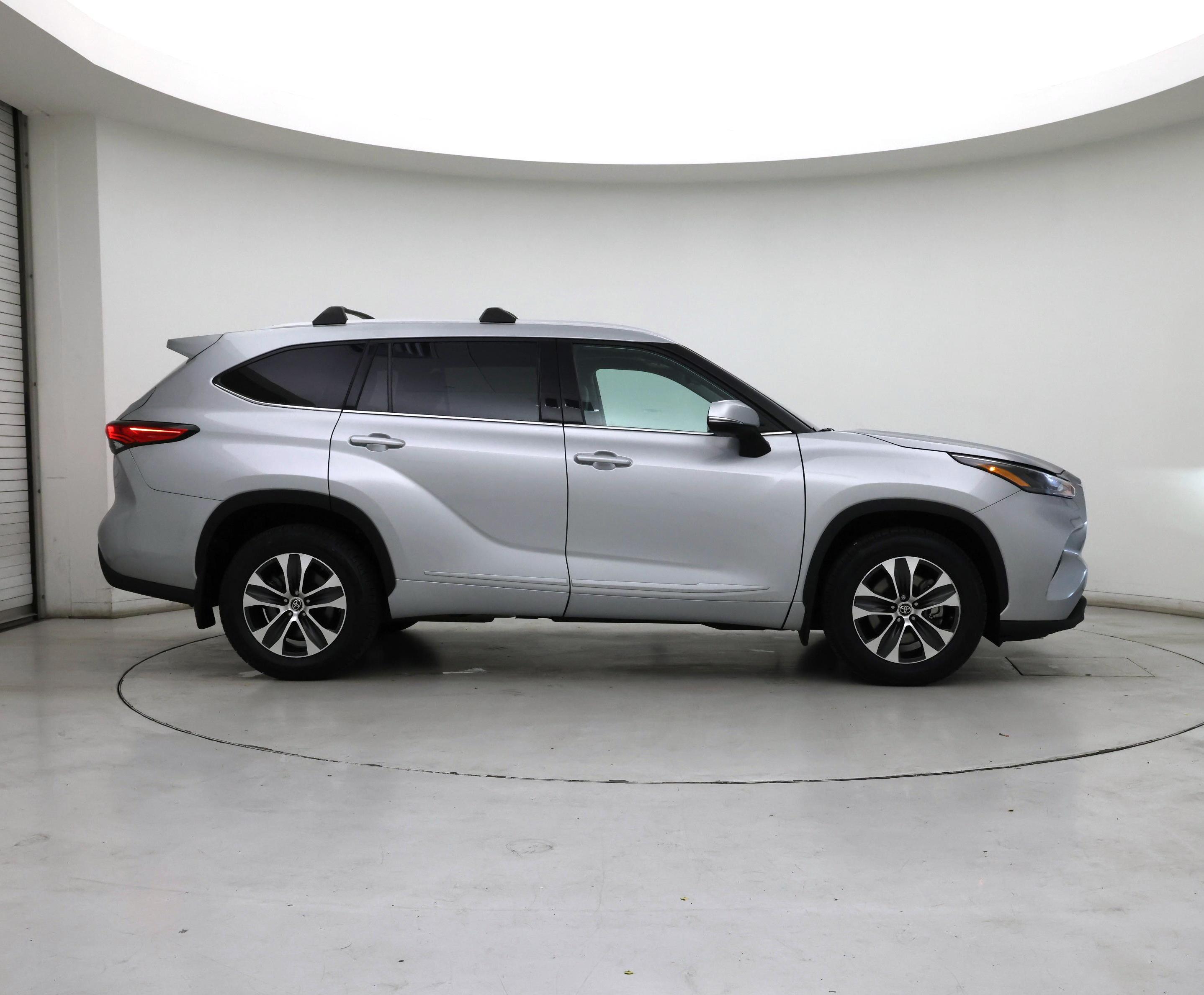 Thumbnail: 2022 Toyota Highlander - 7