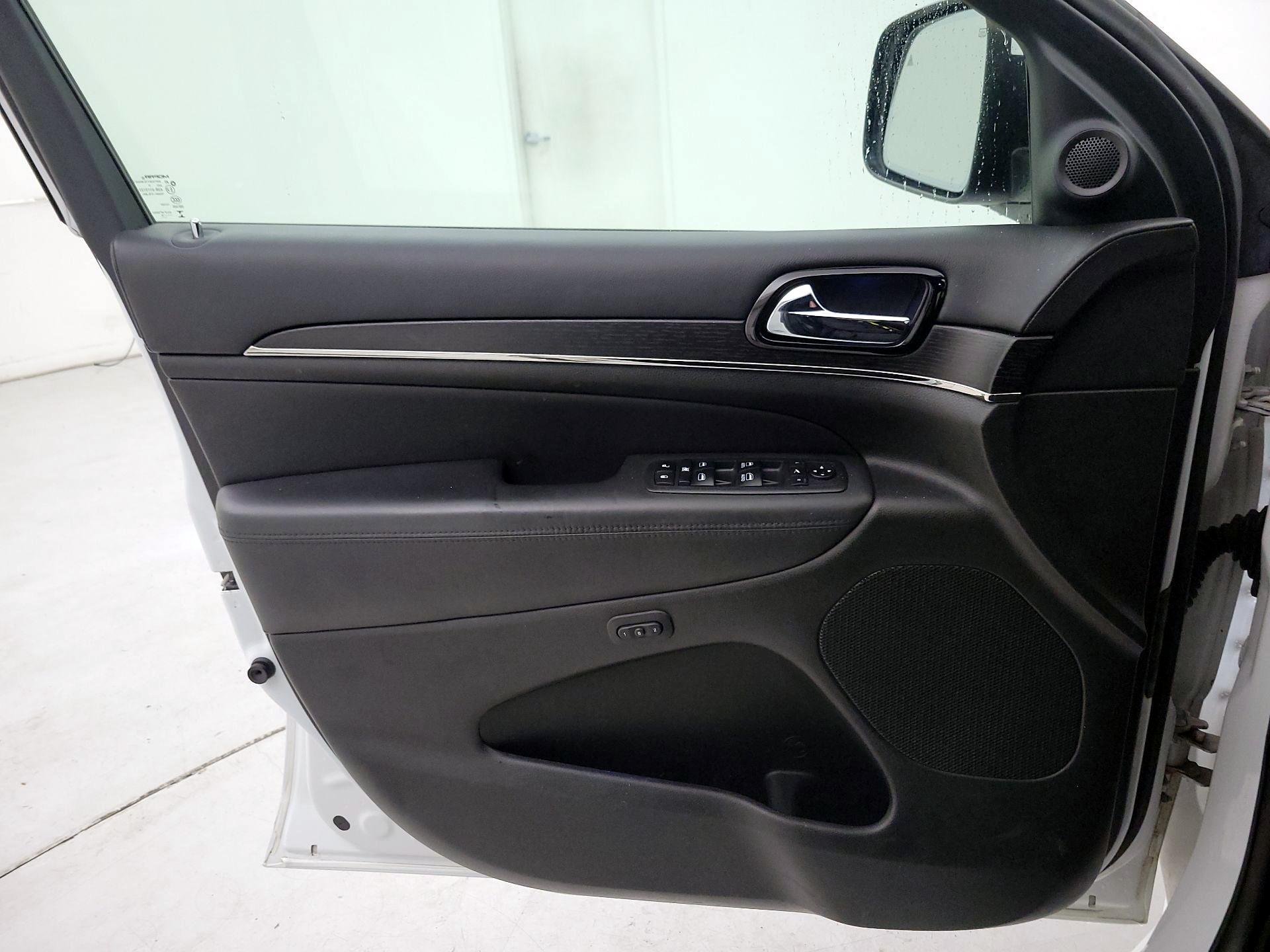 Thumbnail: 2019 Jeep Grand Cherokee - 12