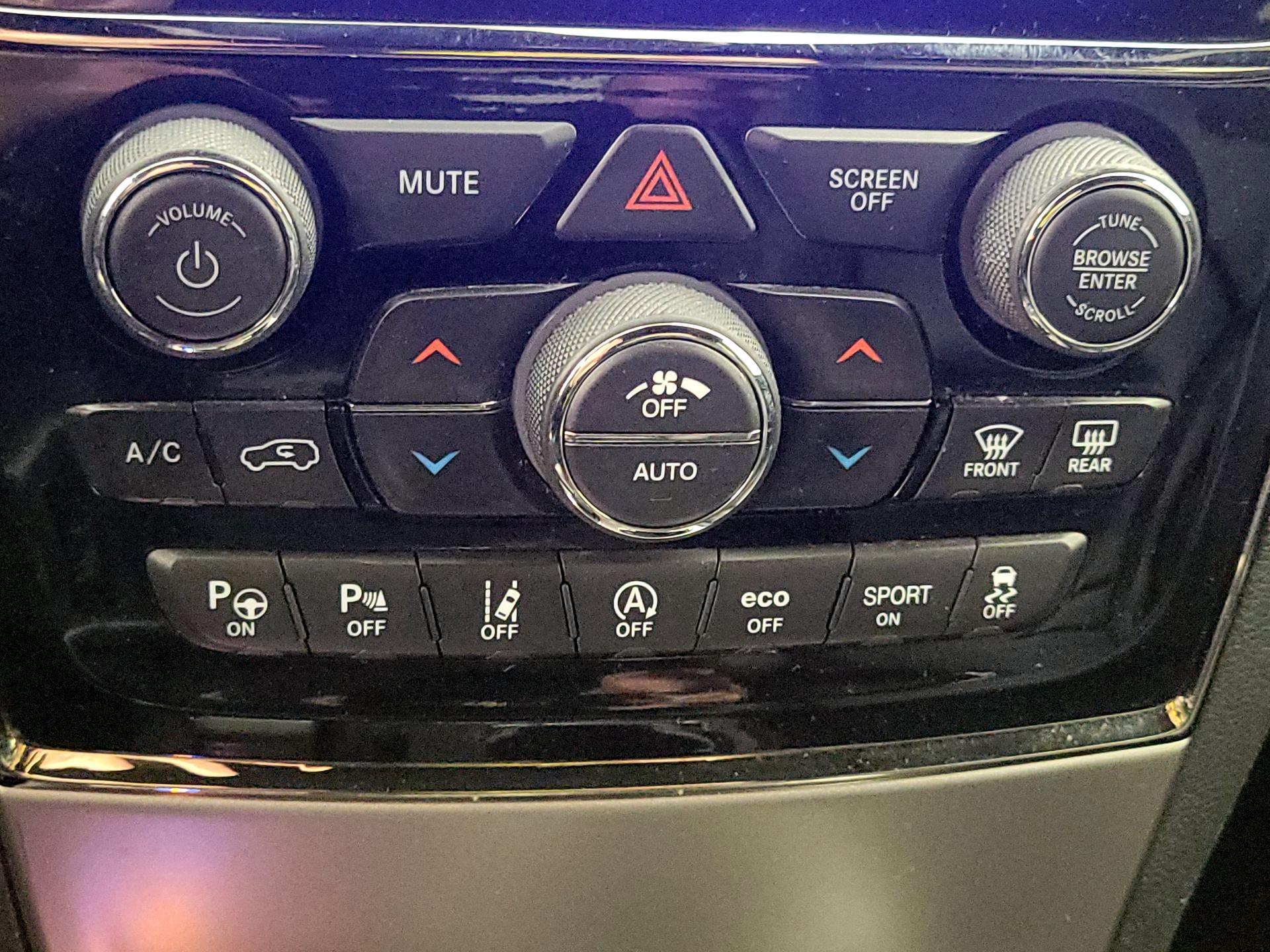 Thumbnail: 2019 Jeep Grand Cherokee - 17