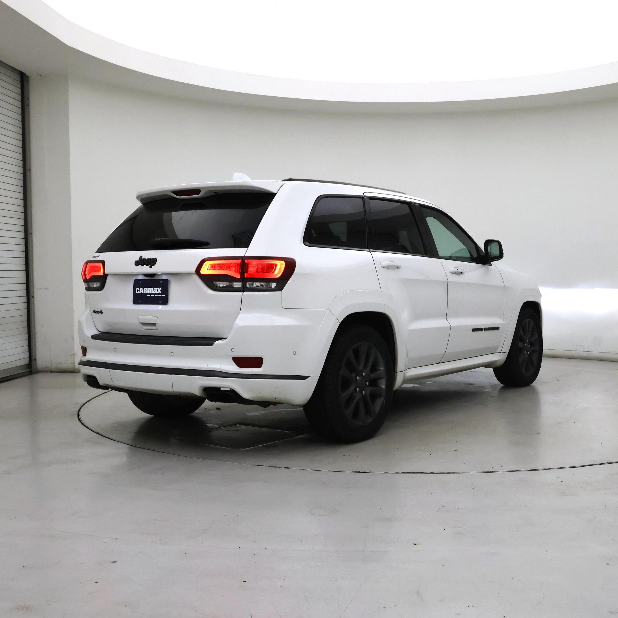 Thumbnail: 2019 Jeep Grand Cherokee - 8