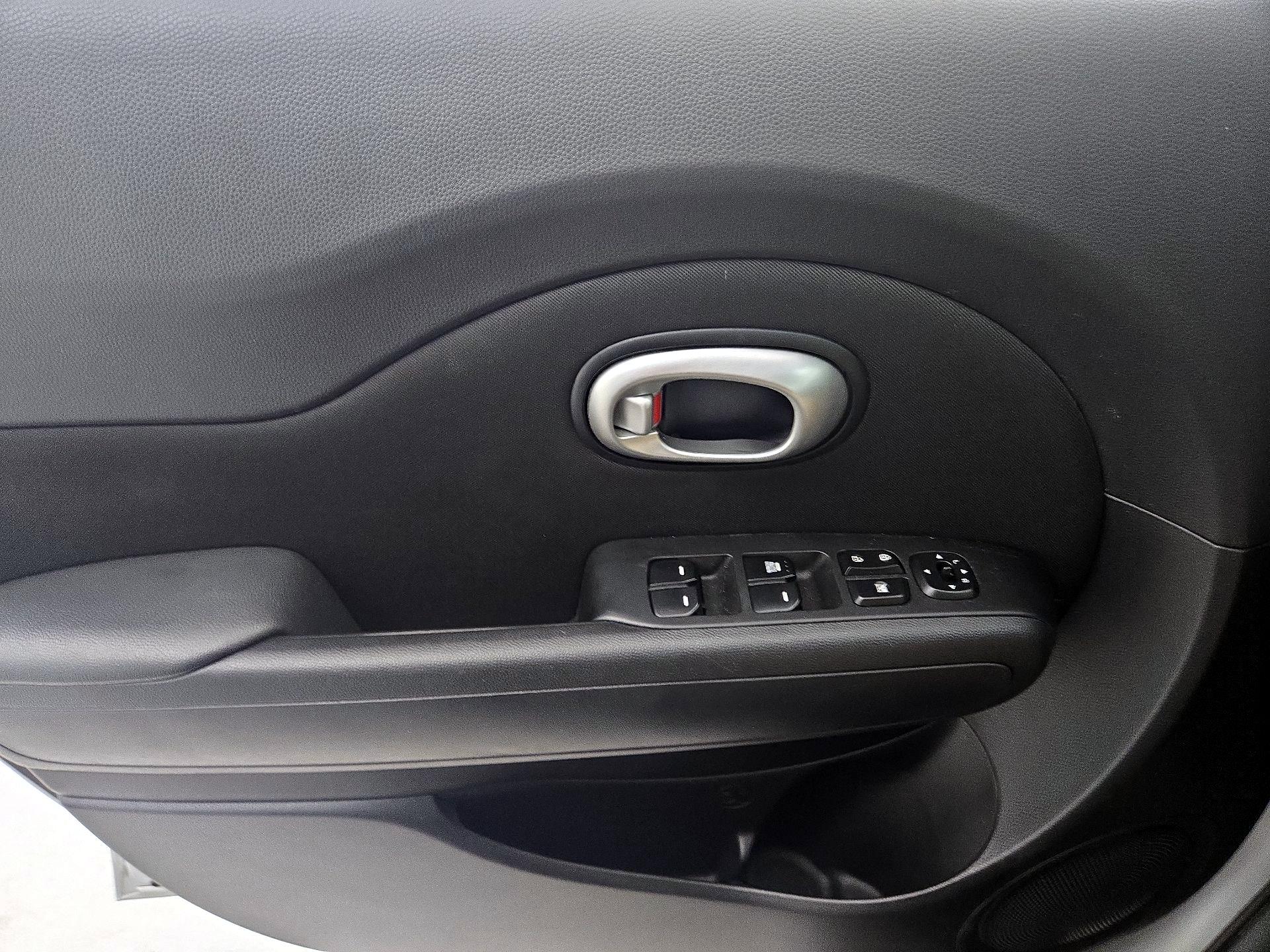 Thumbnail: 2016 Kia Soul - 12