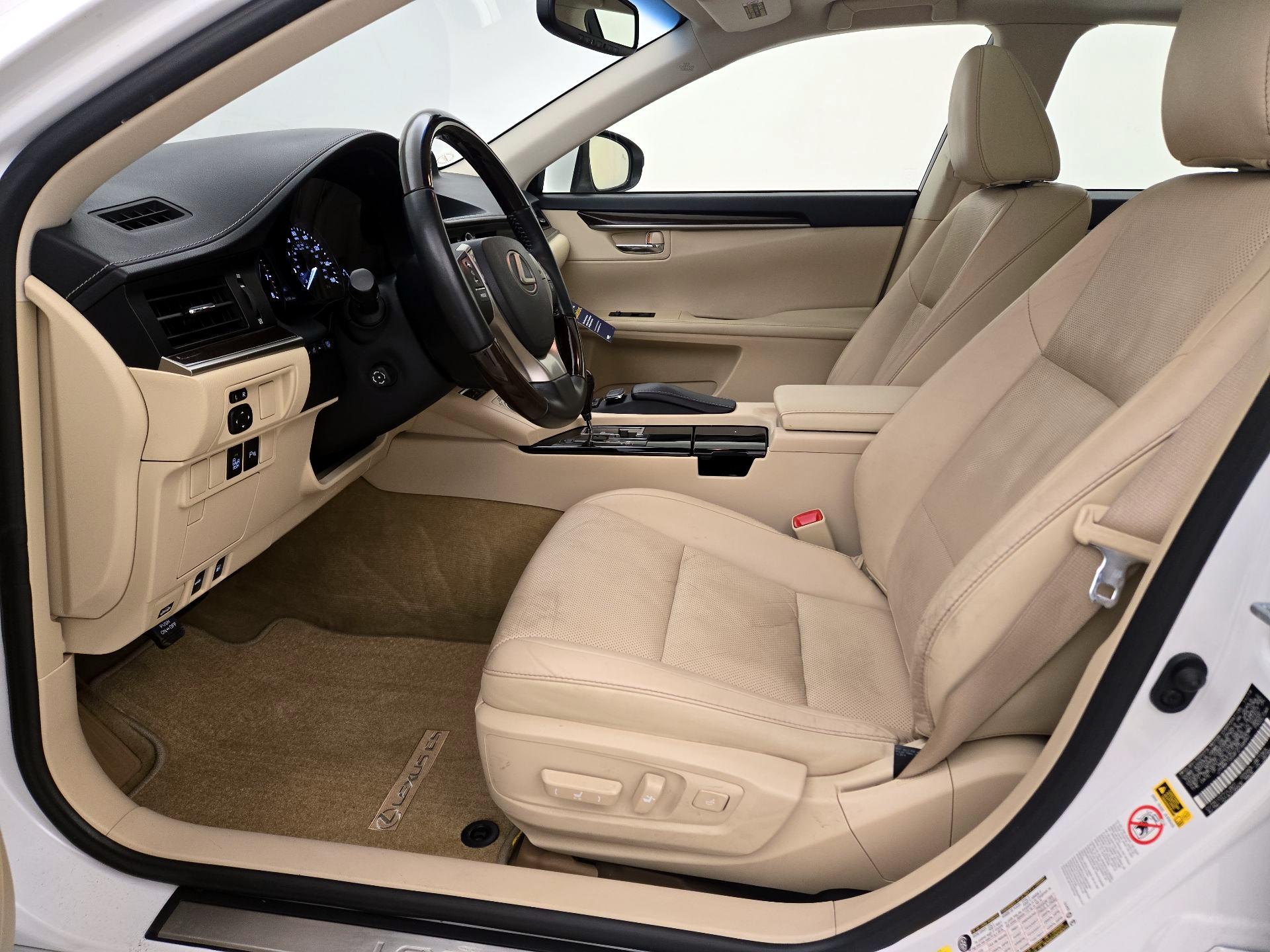 Thumbnail: 2015 Lexus ES - 11