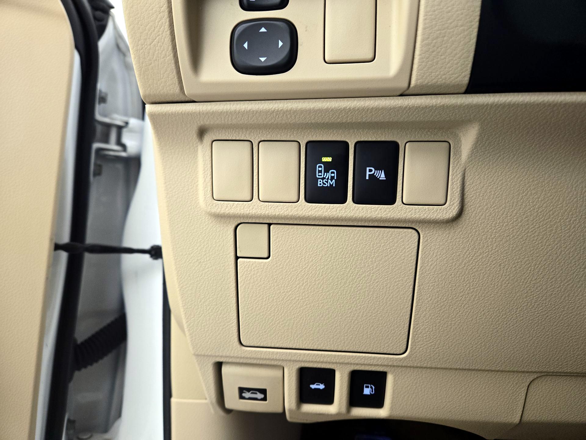 Thumbnail: 2015 Lexus ES - 13