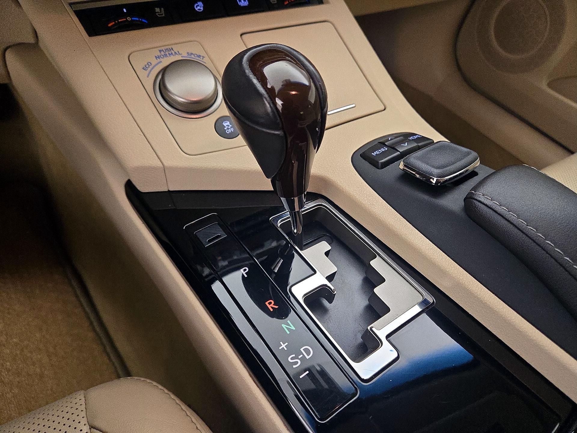 Thumbnail: 2015 Lexus ES - 17