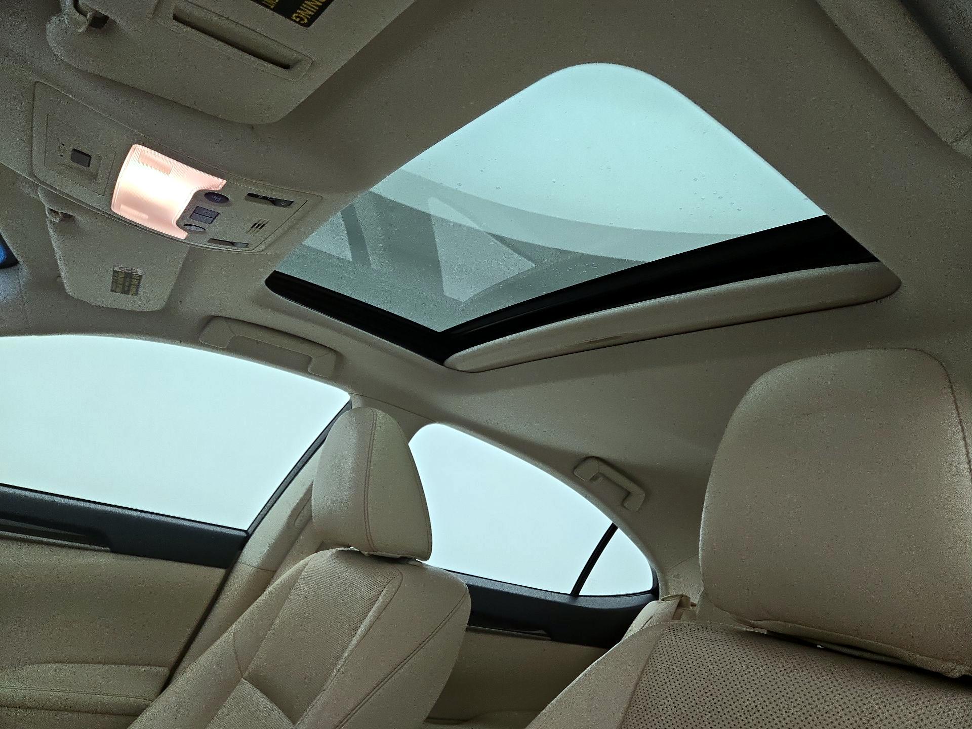 Thumbnail: 2015 Lexus ES - 18