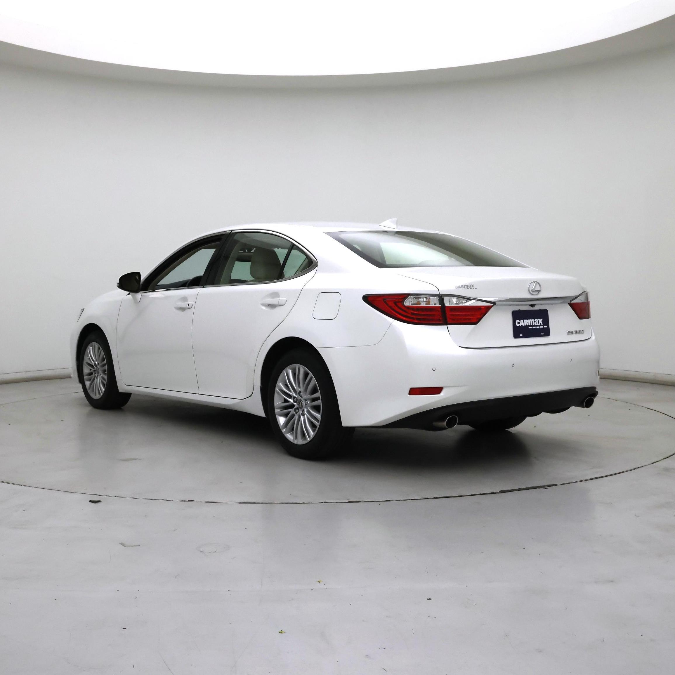 Thumbnail: 2015 Lexus ES - 2