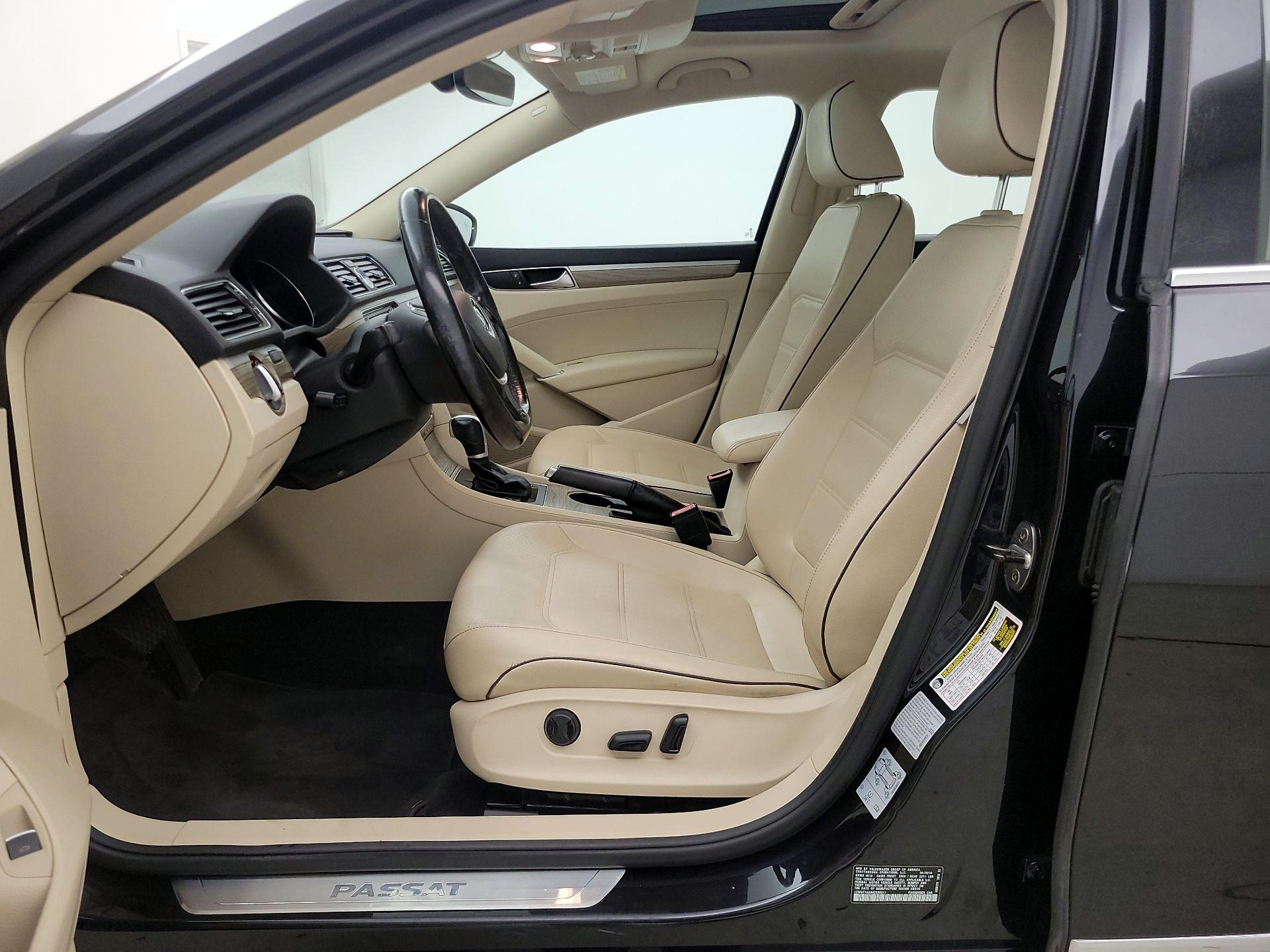 Thumbnail: 2017 Volkswagen Passat - 11
