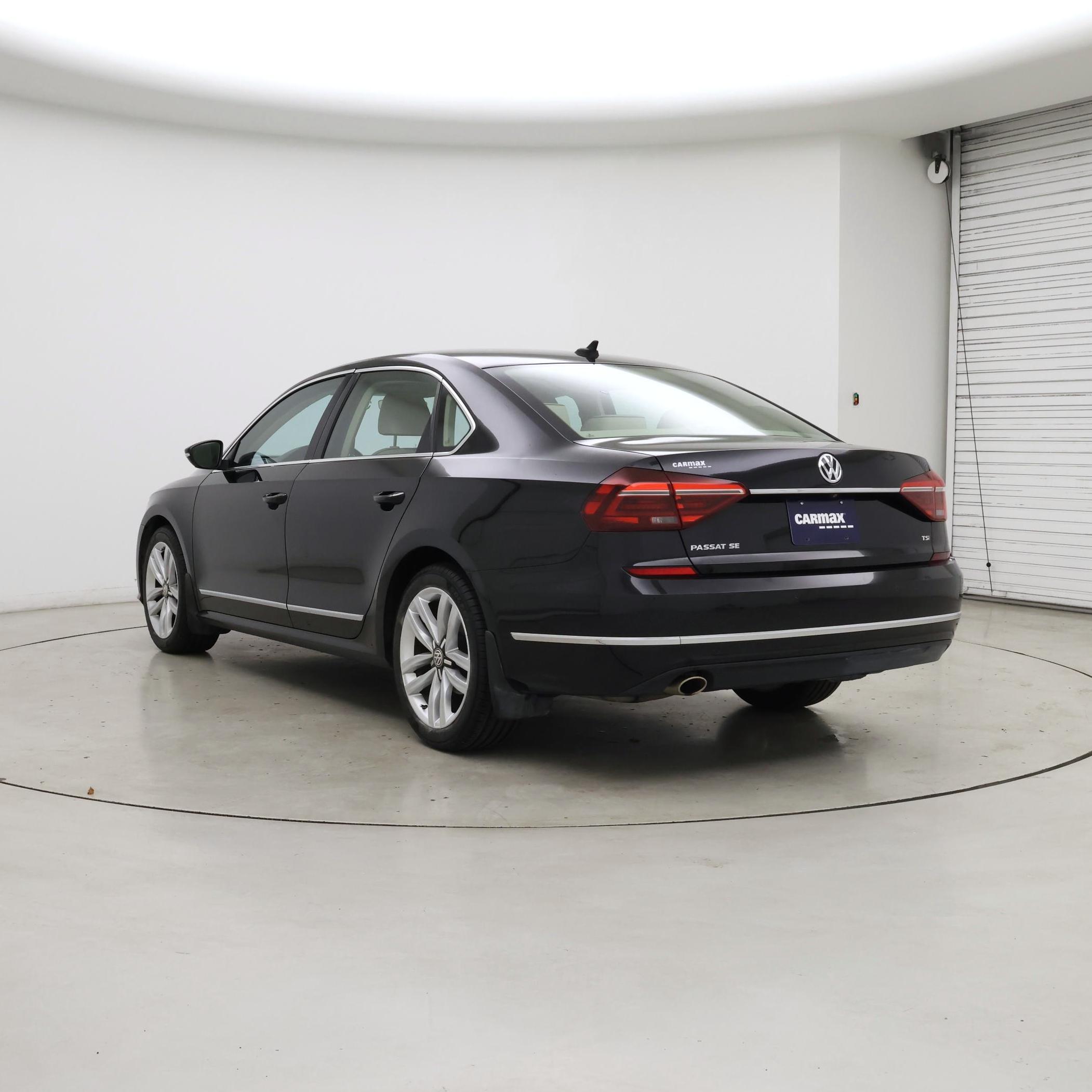 Thumbnail: 2017 Volkswagen Passat - 2
