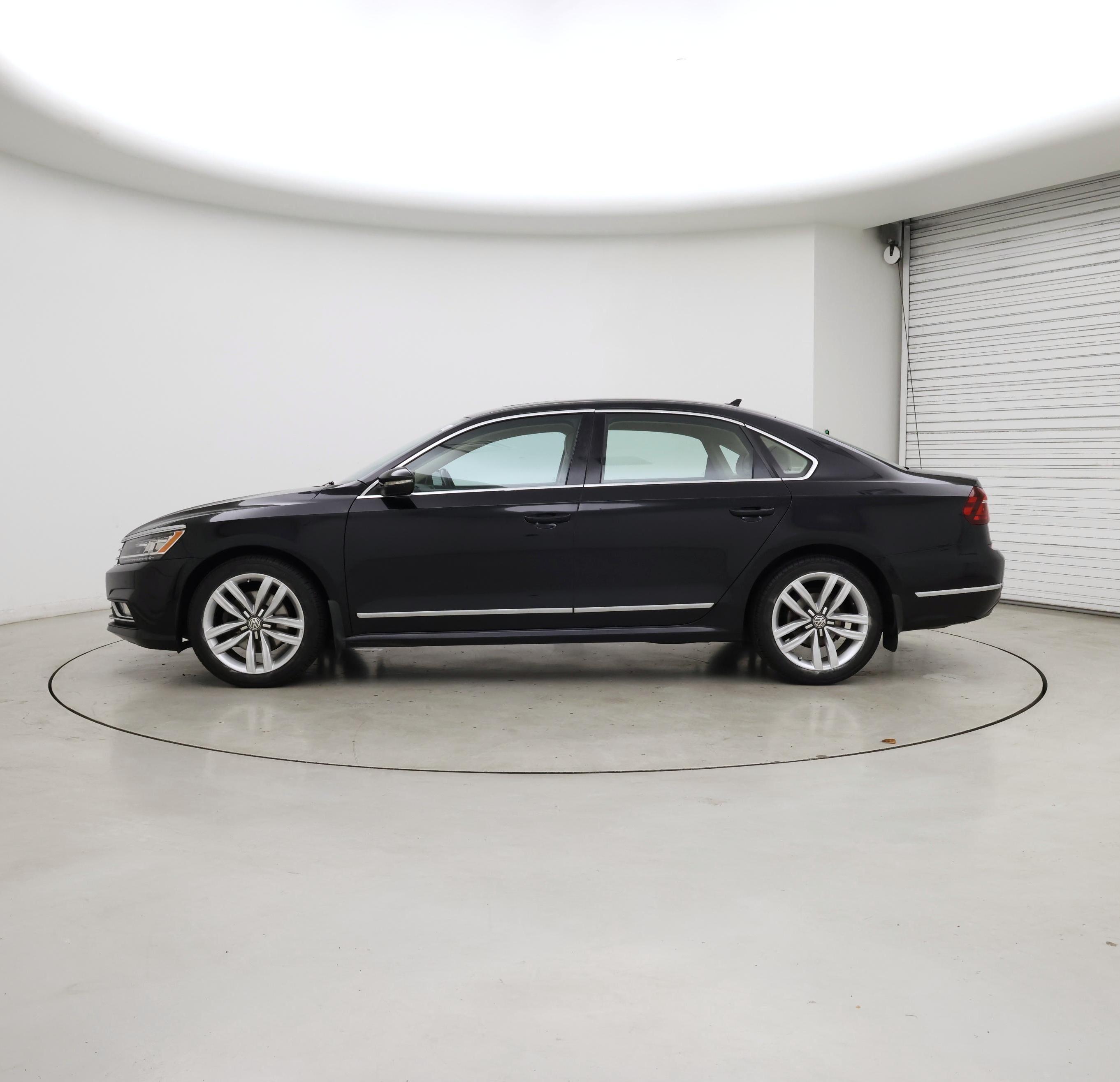 Thumbnail: 2017 Volkswagen Passat - 3