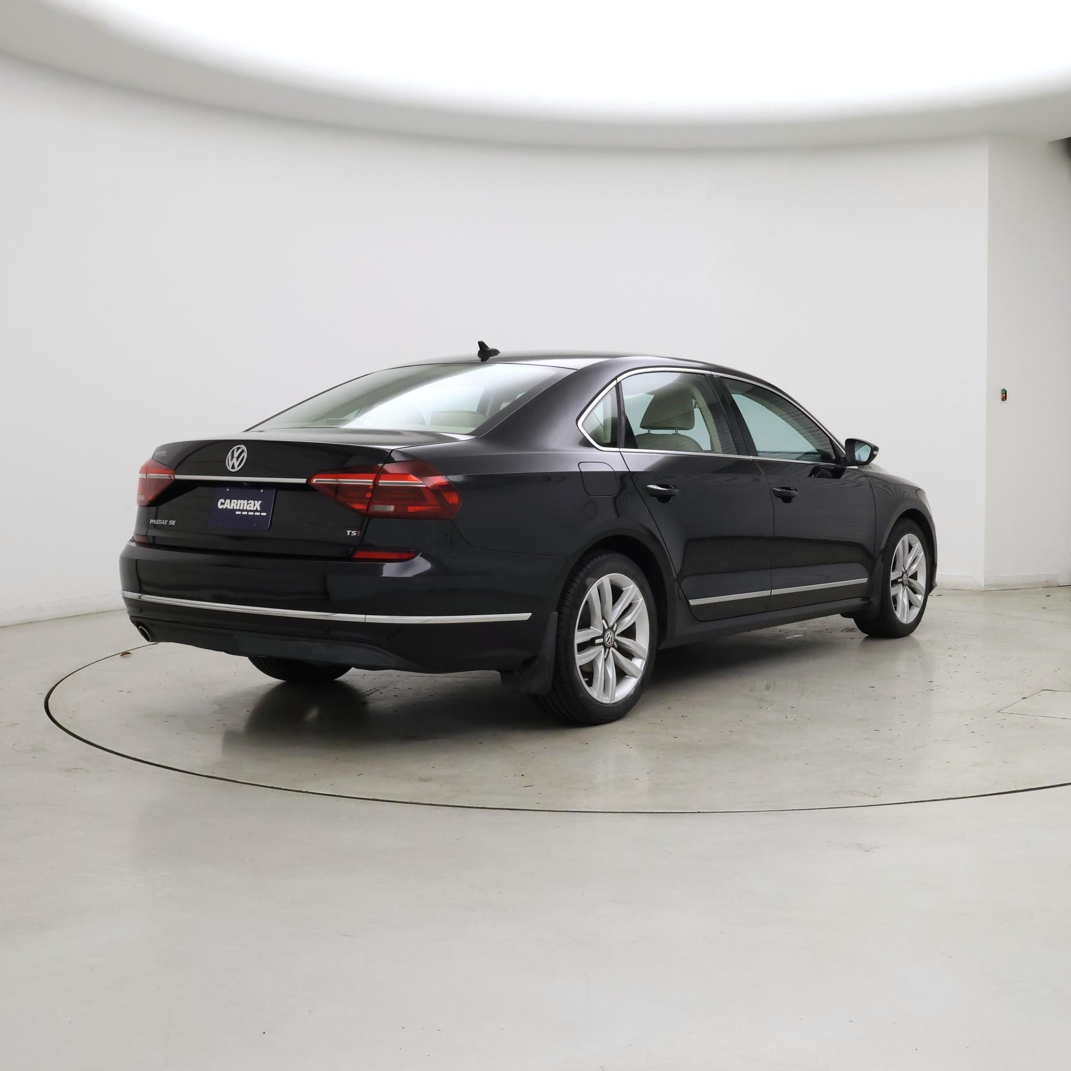 Thumbnail: 2017 Volkswagen Passat - 8