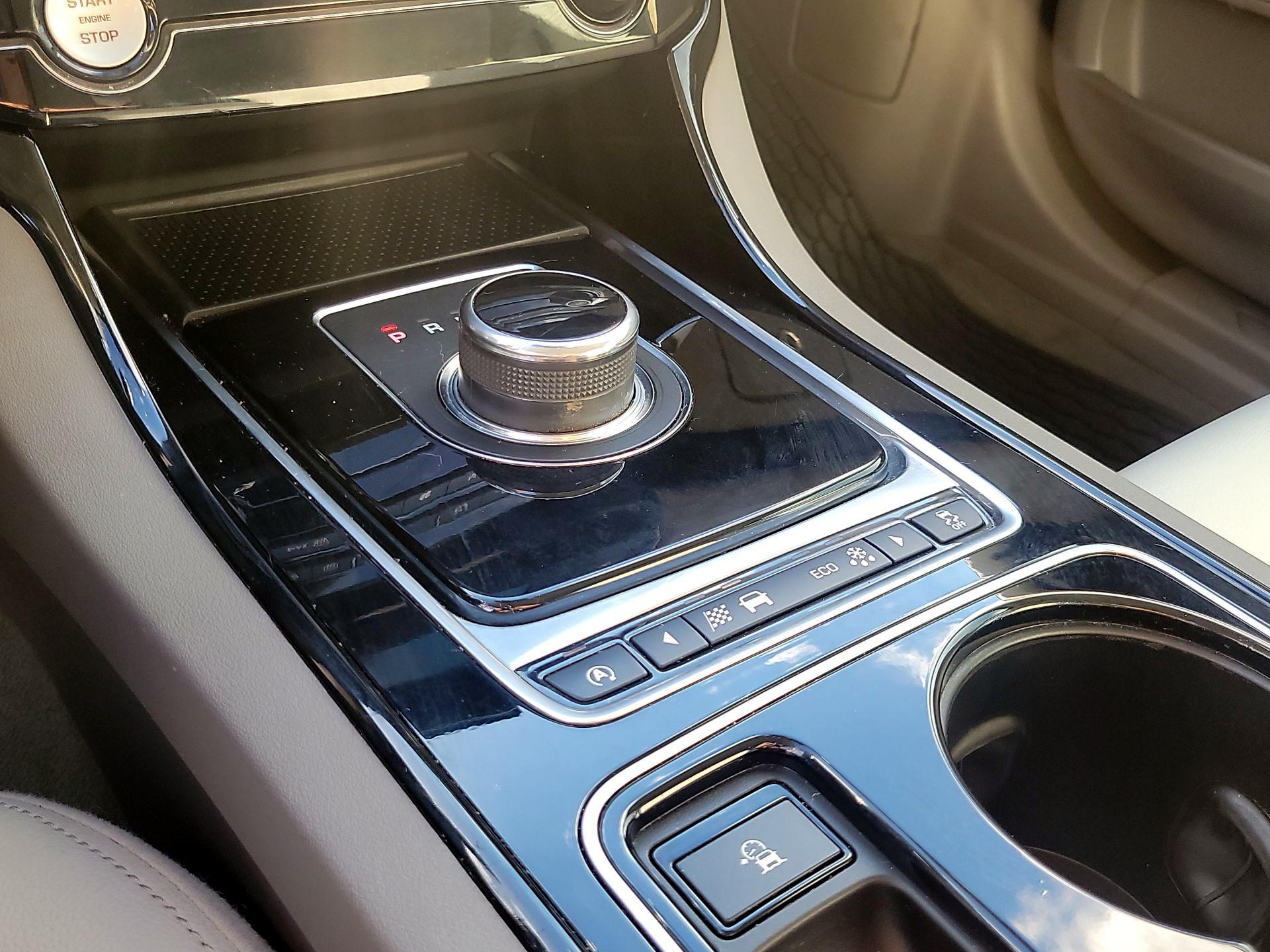 Thumbnail: 2017 Jaguar XE - 18