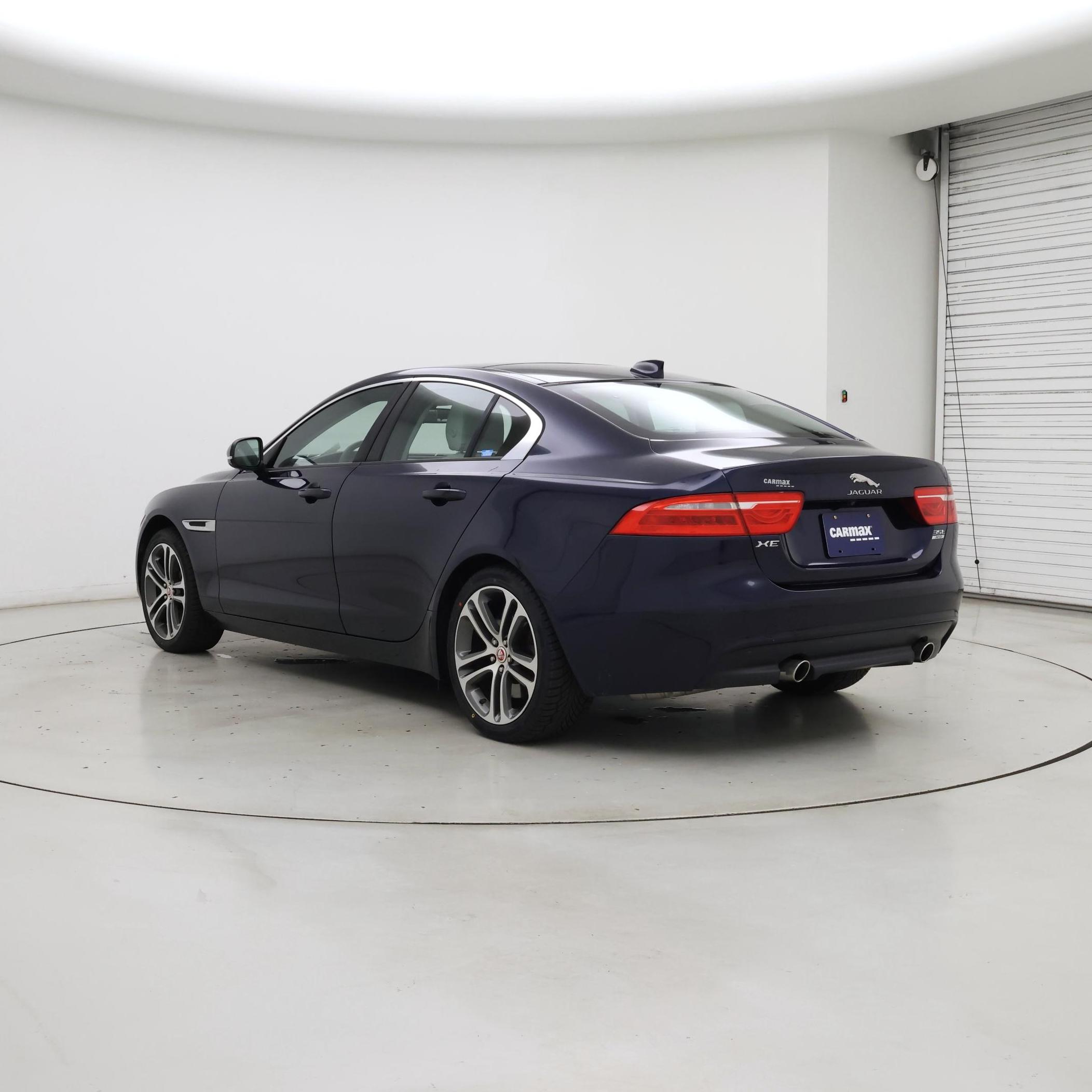 Thumbnail: 2017 Jaguar XE - 2