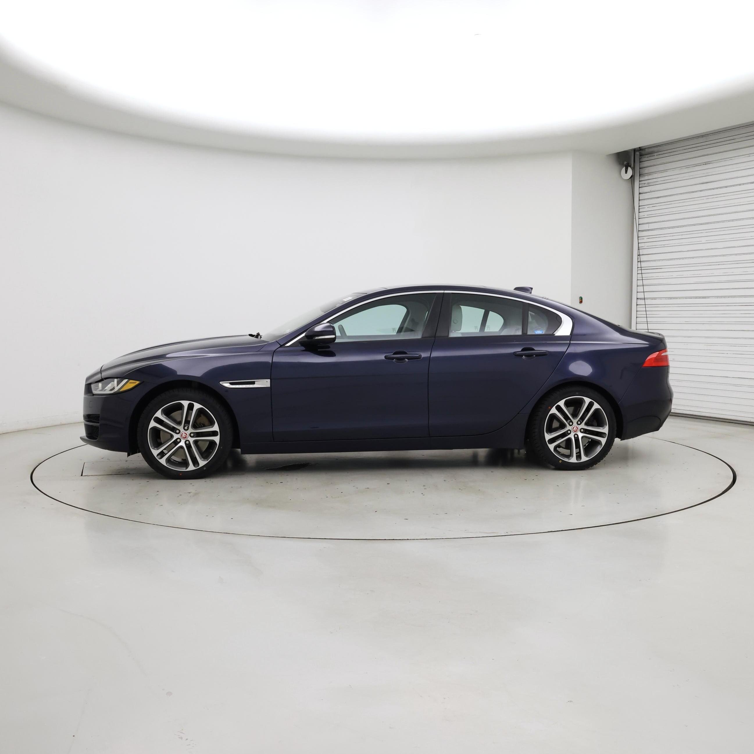 Thumbnail: 2017 Jaguar XE - 3