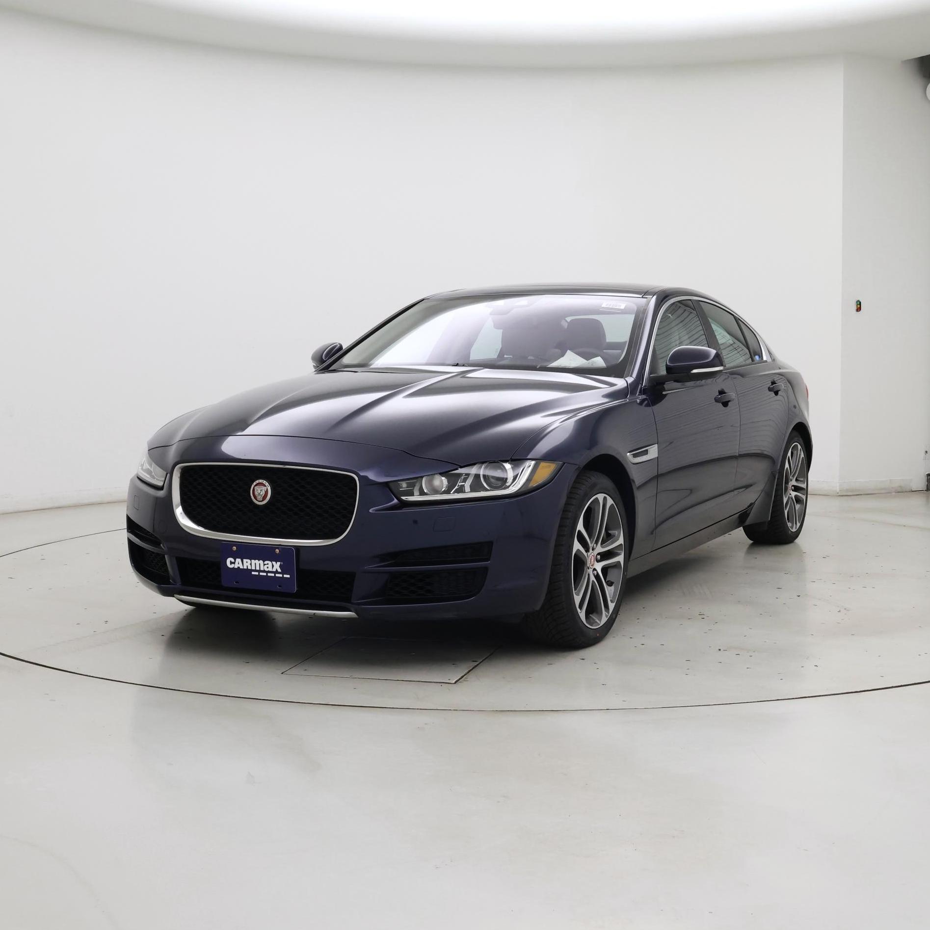 Thumbnail: 2017 Jaguar XE - 4