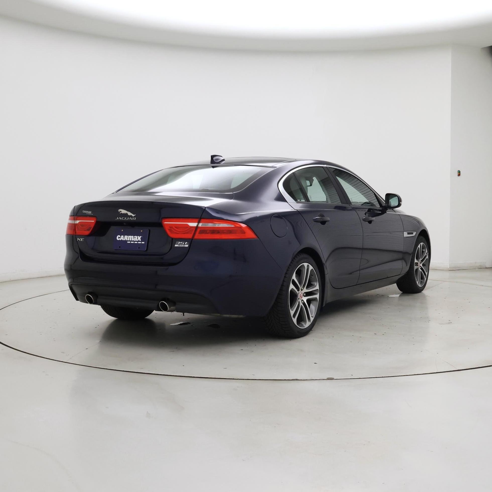 Thumbnail: 2017 Jaguar XE - 8