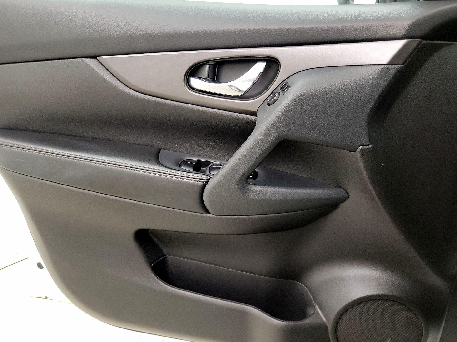 Thumbnail: 2015 Nissan Rogue - 12