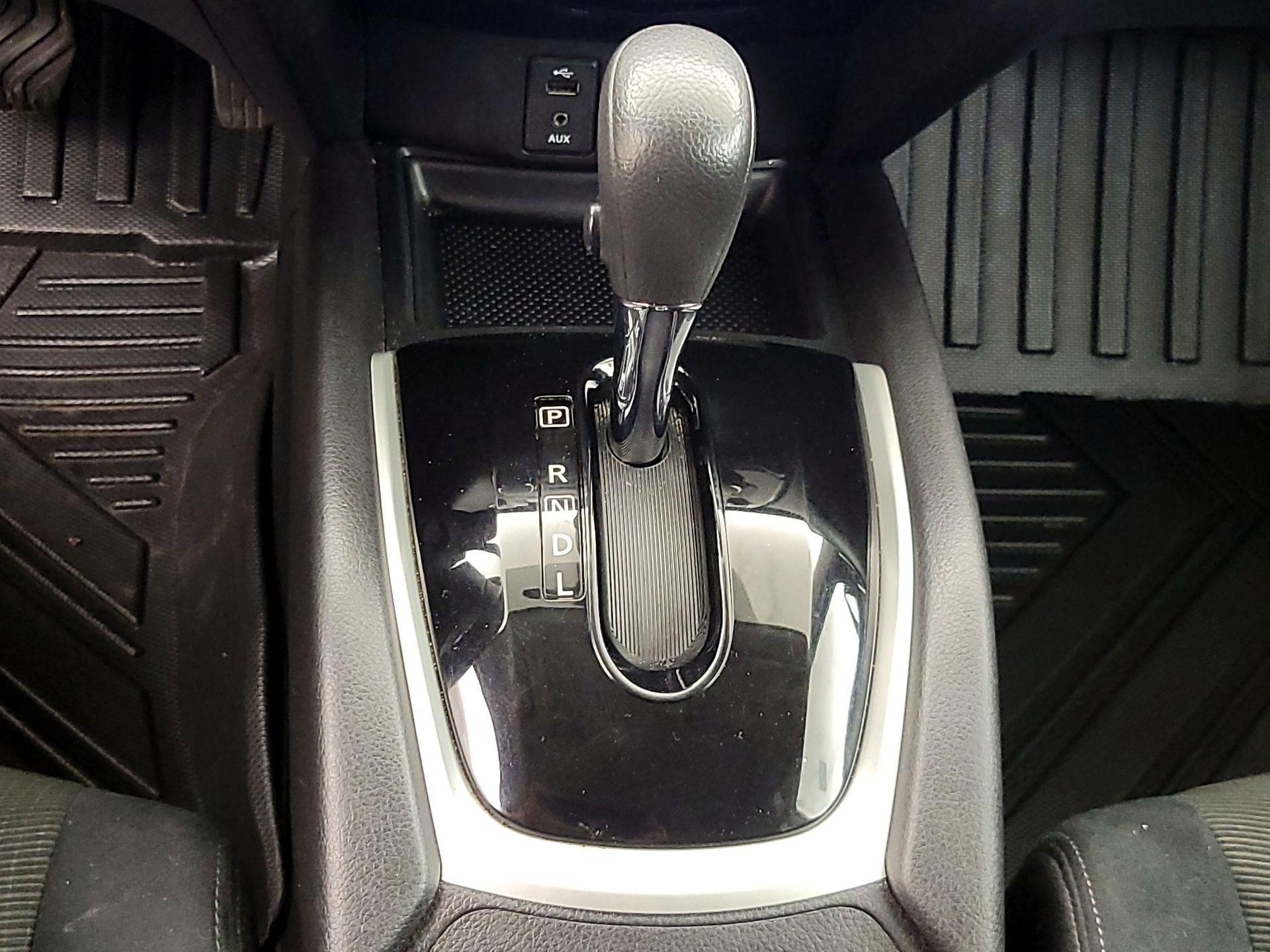 Thumbnail: 2015 Nissan Rogue - 17