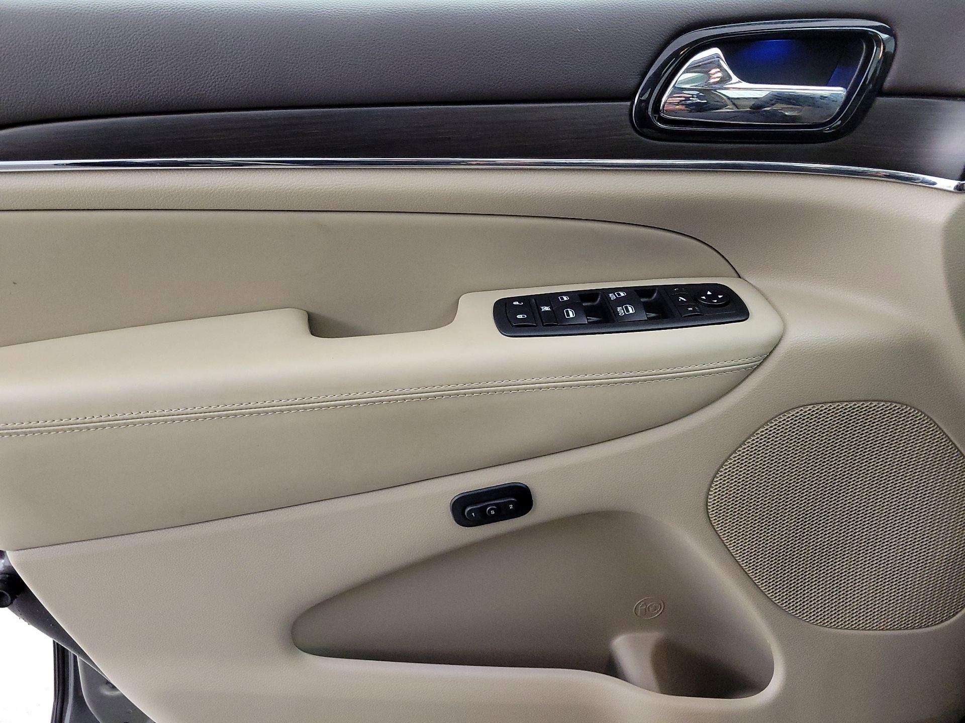 Thumbnail: 2021 Jeep Grand Cherokee - 12