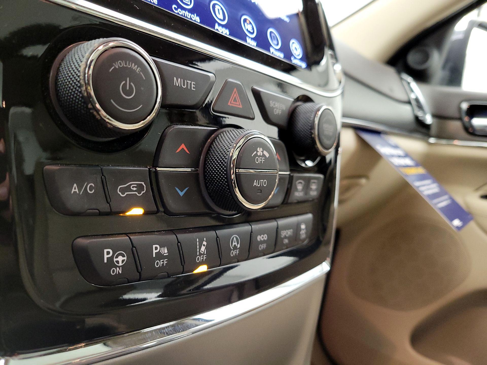 Thumbnail: 2021 Jeep Grand Cherokee - 17