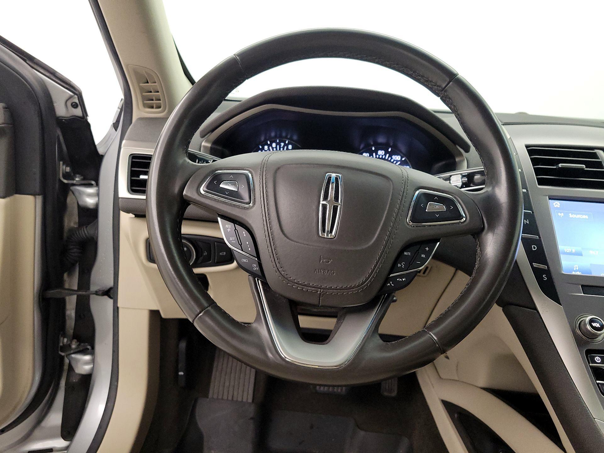 Thumbnail: 2020 Lincoln MKZ - 10