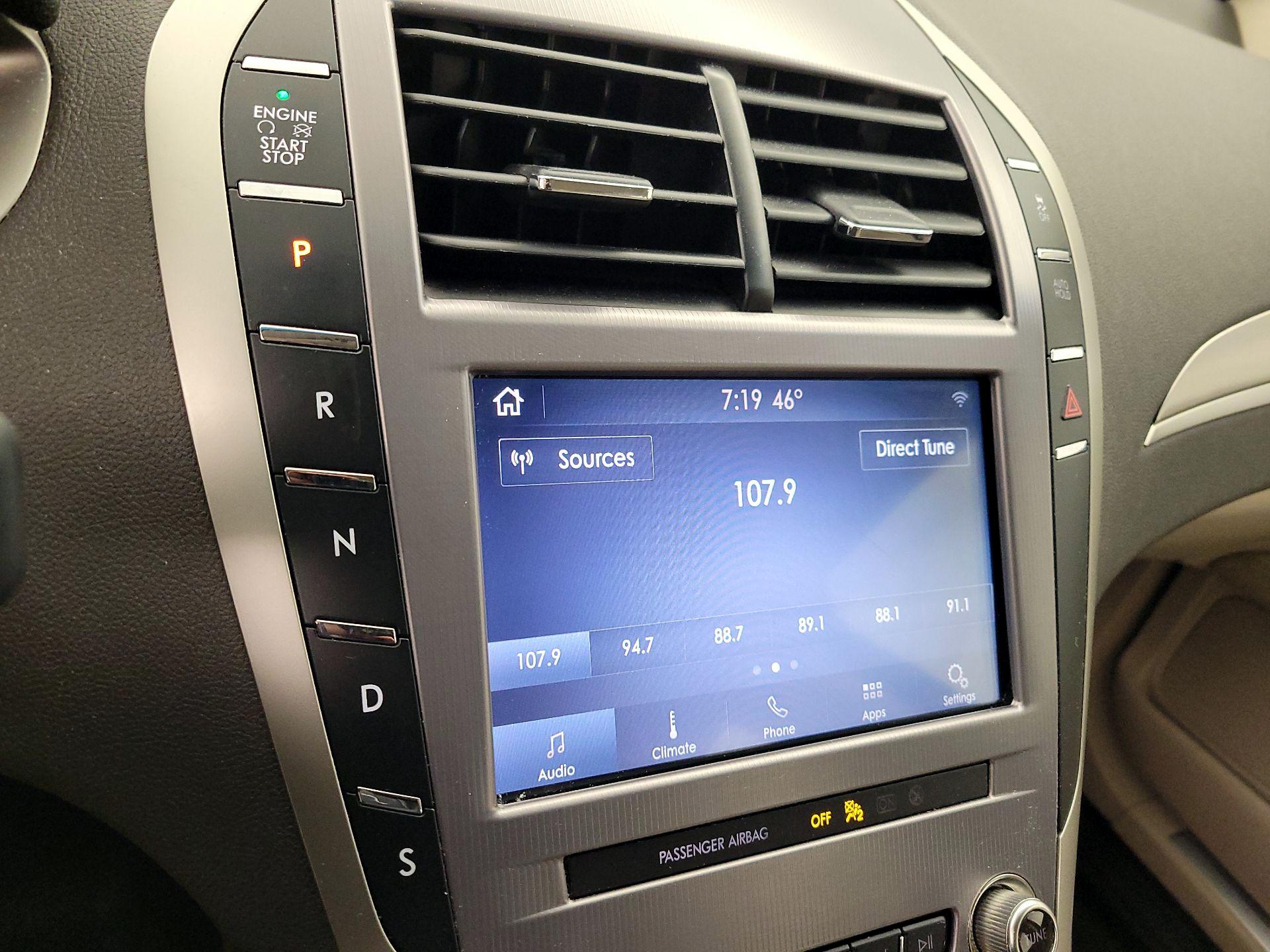 Thumbnail: 2020 Lincoln MKZ - 17