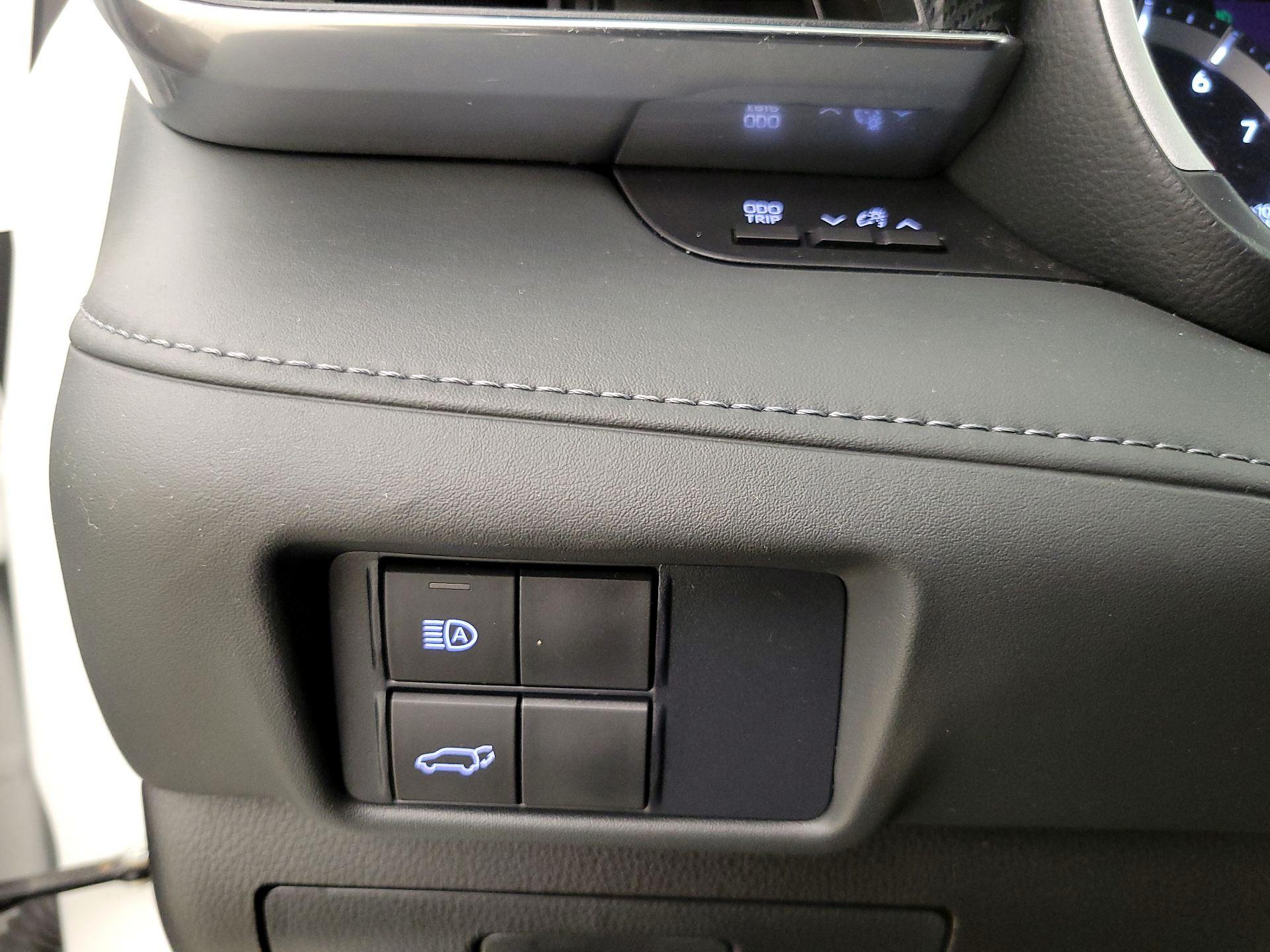 Thumbnail: 2021 Toyota Highlander - 13