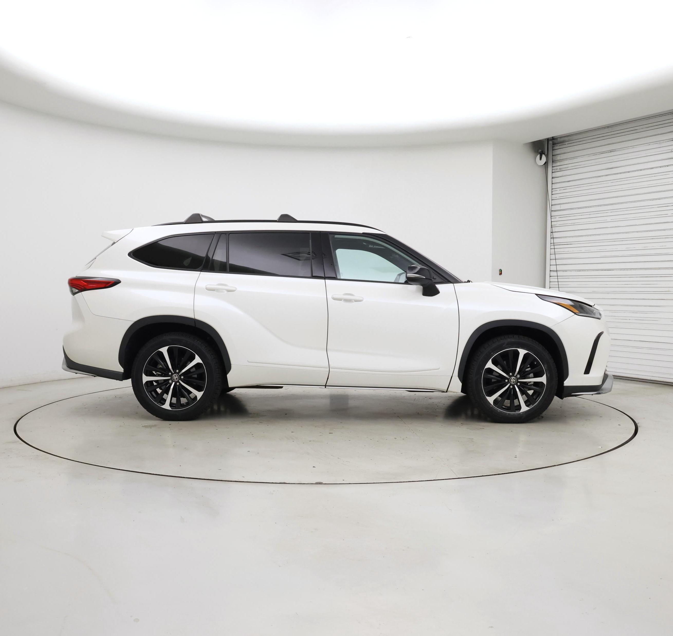 Thumbnail: 2021 Toyota Highlander - 7