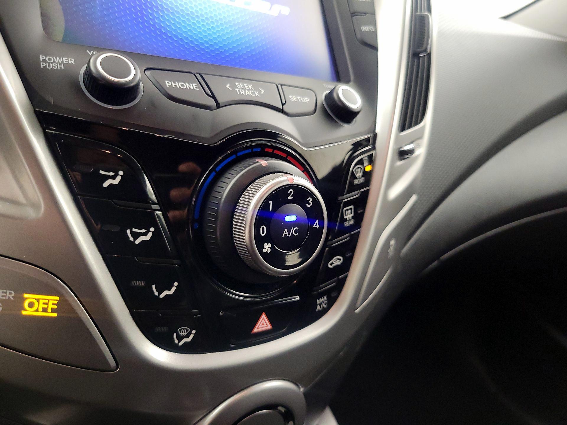 Thumbnail: 2015 Hyundai Veloster - 16