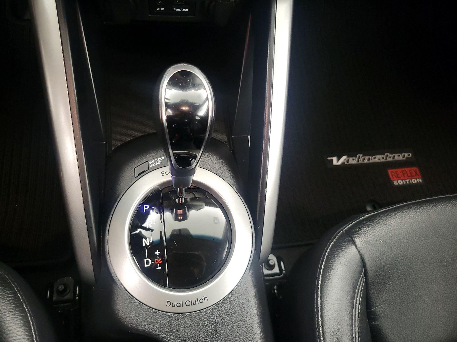 Thumbnail: 2015 Hyundai Veloster - 17