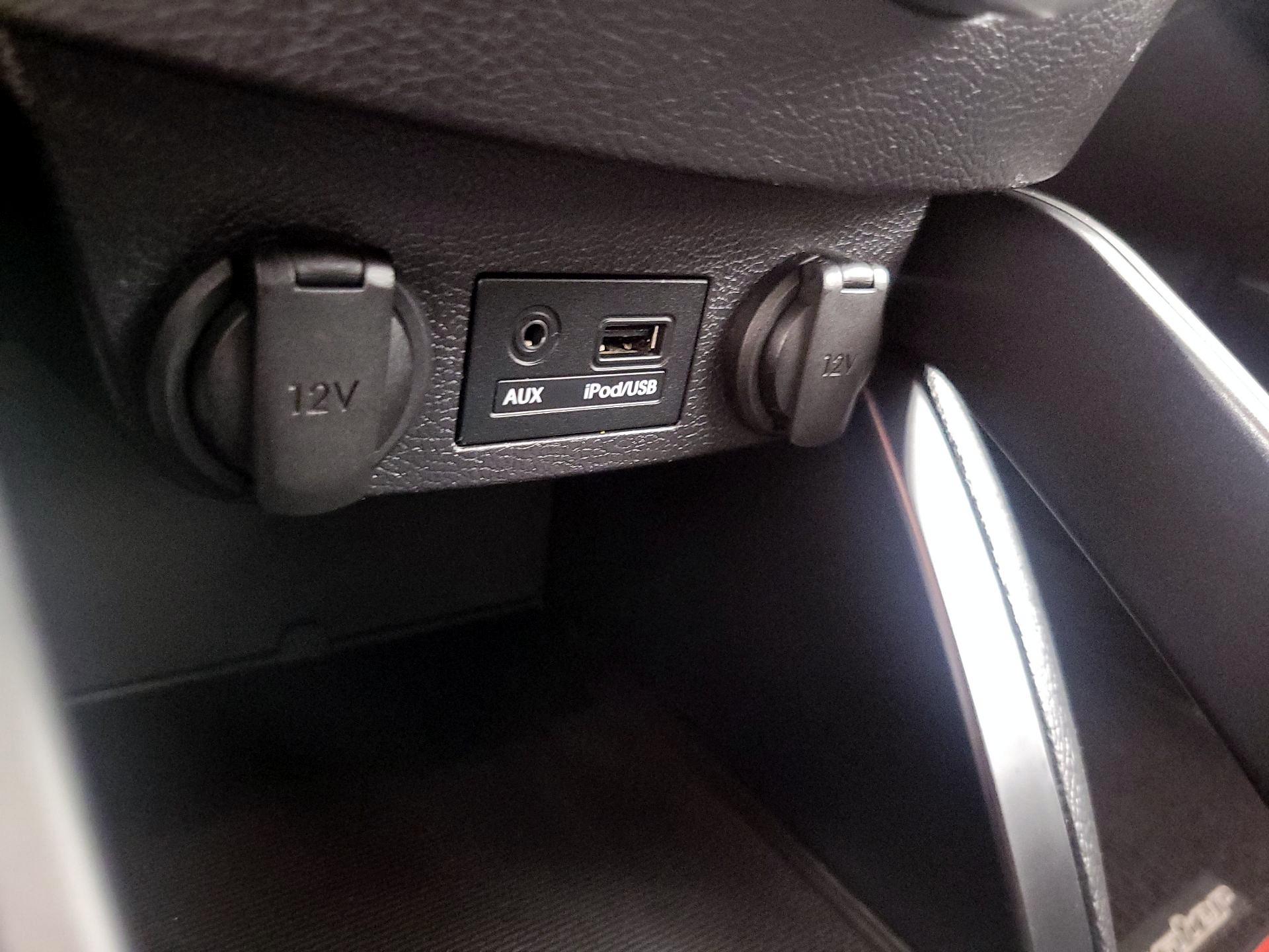 Thumbnail: 2015 Hyundai Veloster - 18