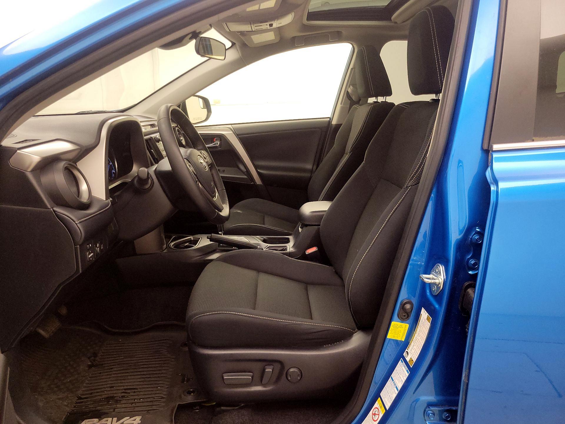 Thumbnail: 2018 Toyota RAV4 - 11