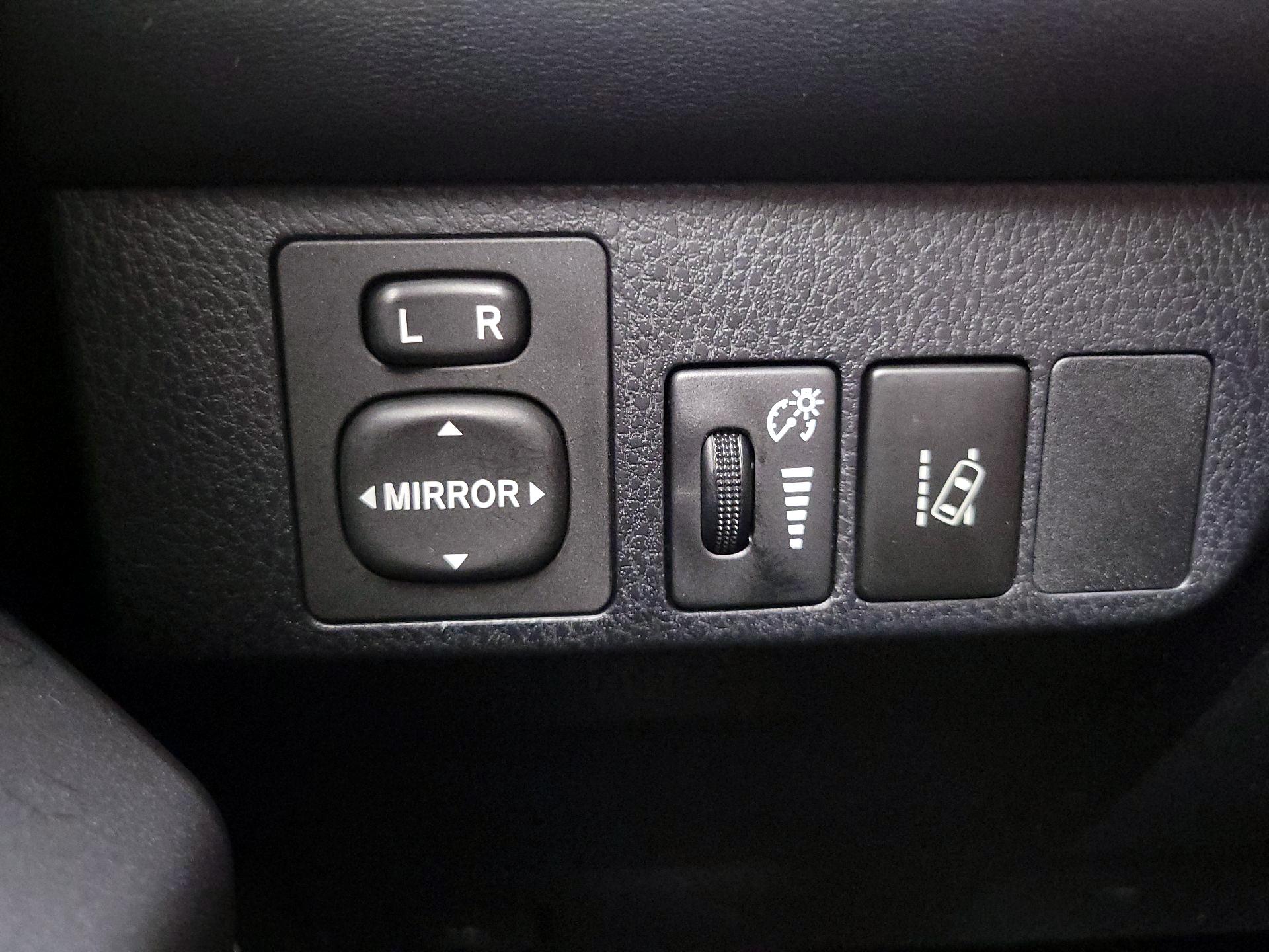 Thumbnail: 2018 Toyota RAV4 - 13