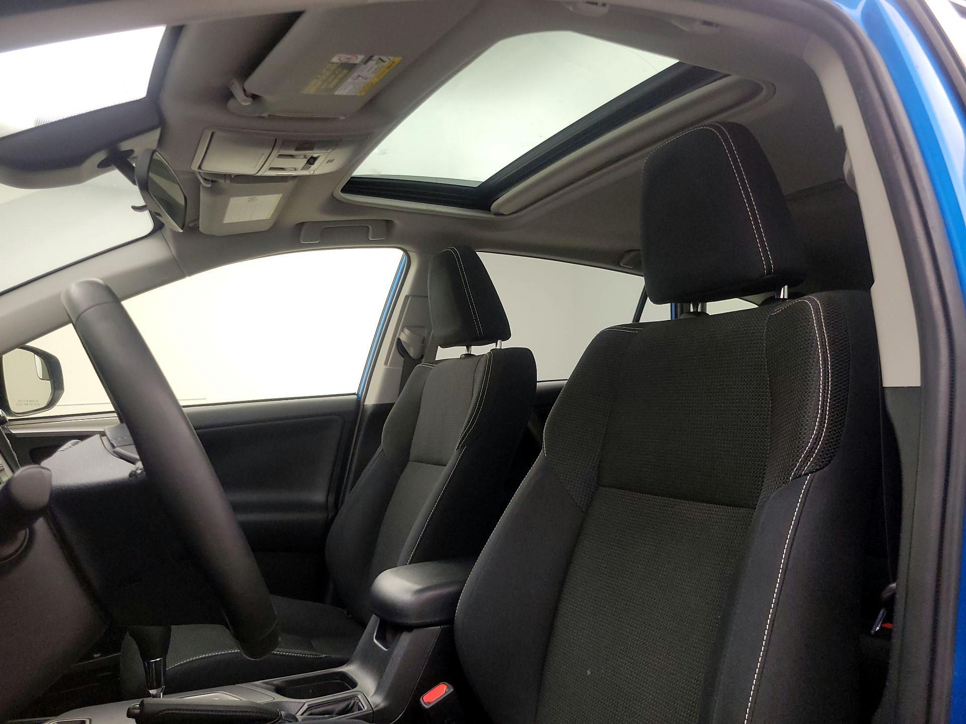 Thumbnail: 2018 Toyota RAV4 - 19