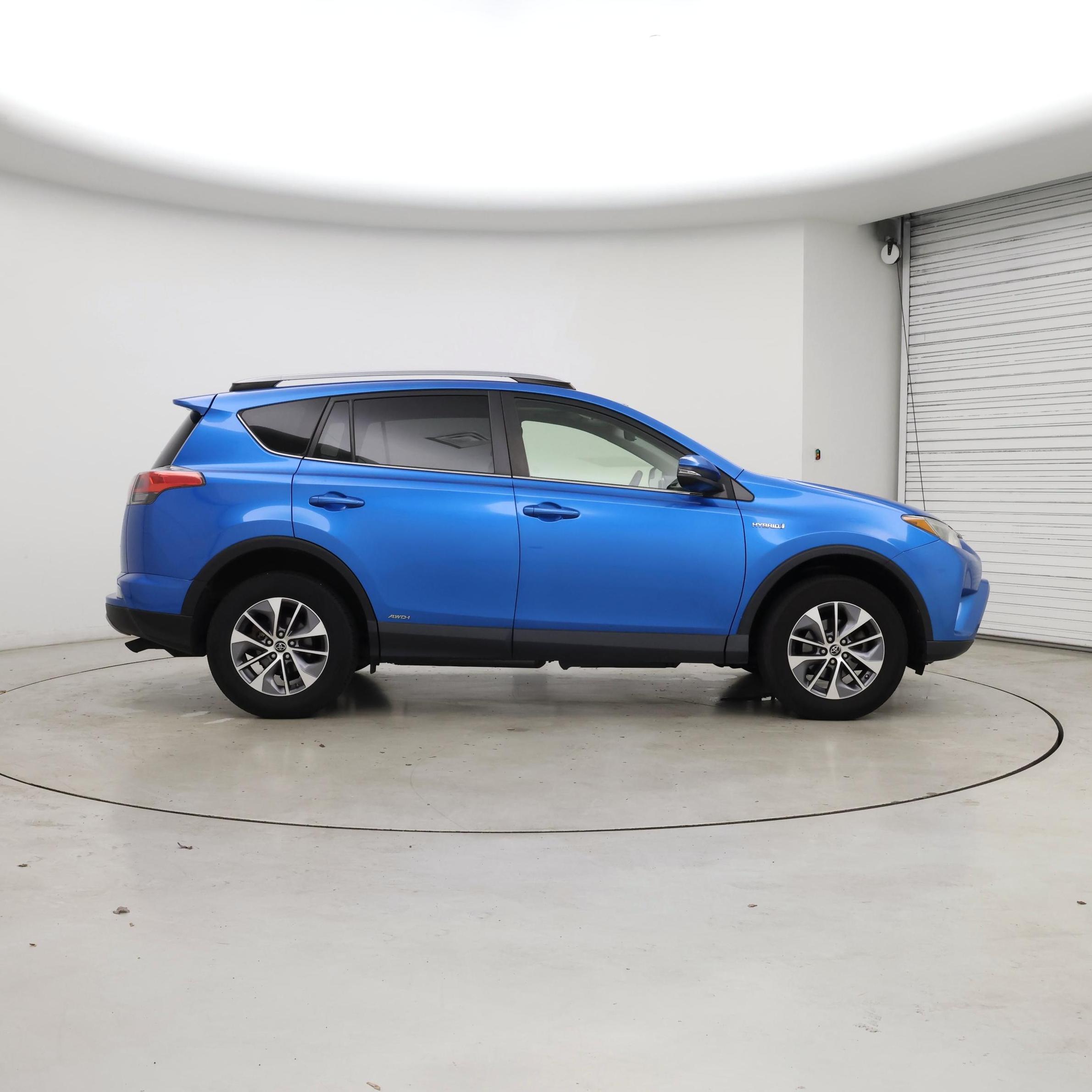 Thumbnail: 2018 Toyota RAV4 - 7