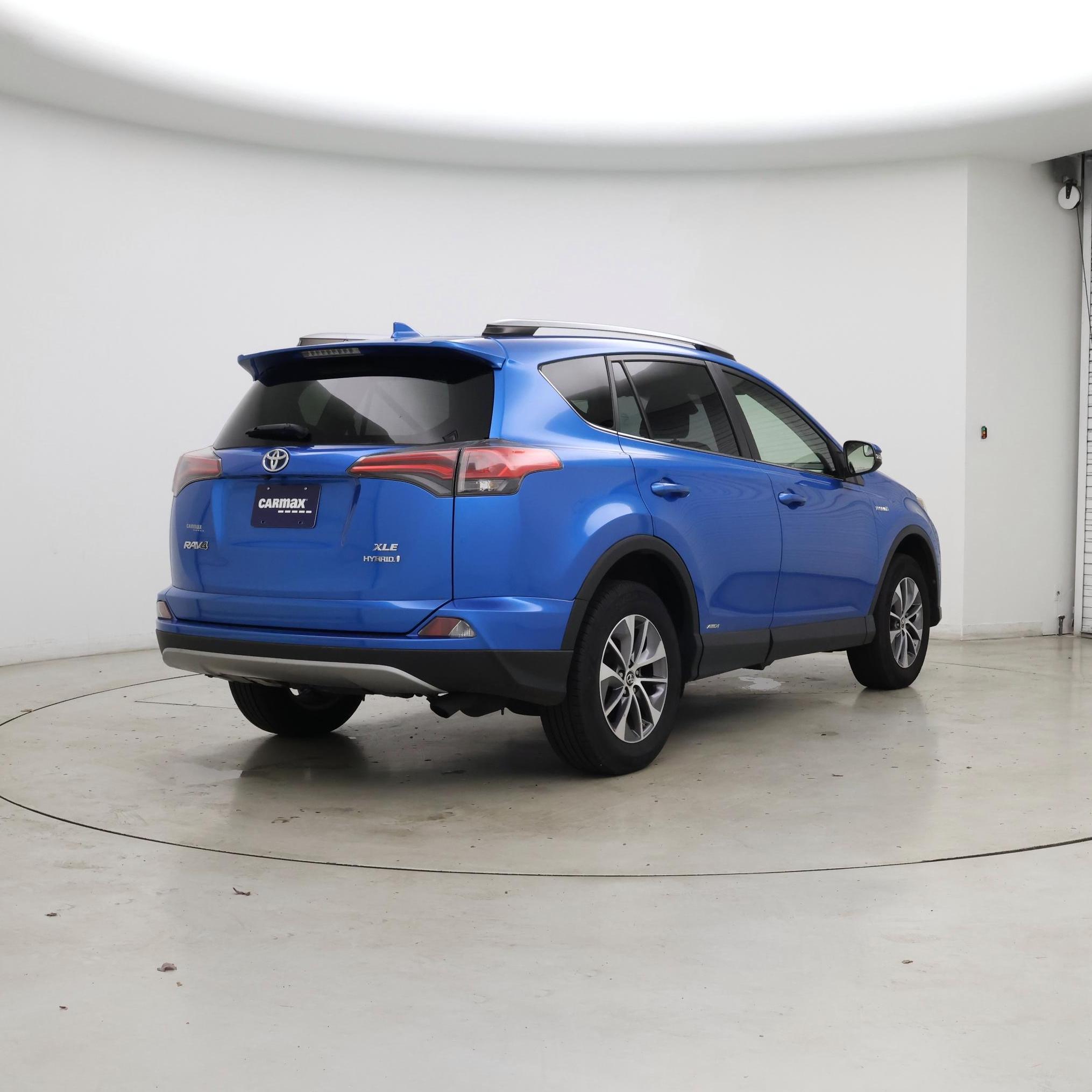 Thumbnail: 2018 Toyota RAV4 - 8