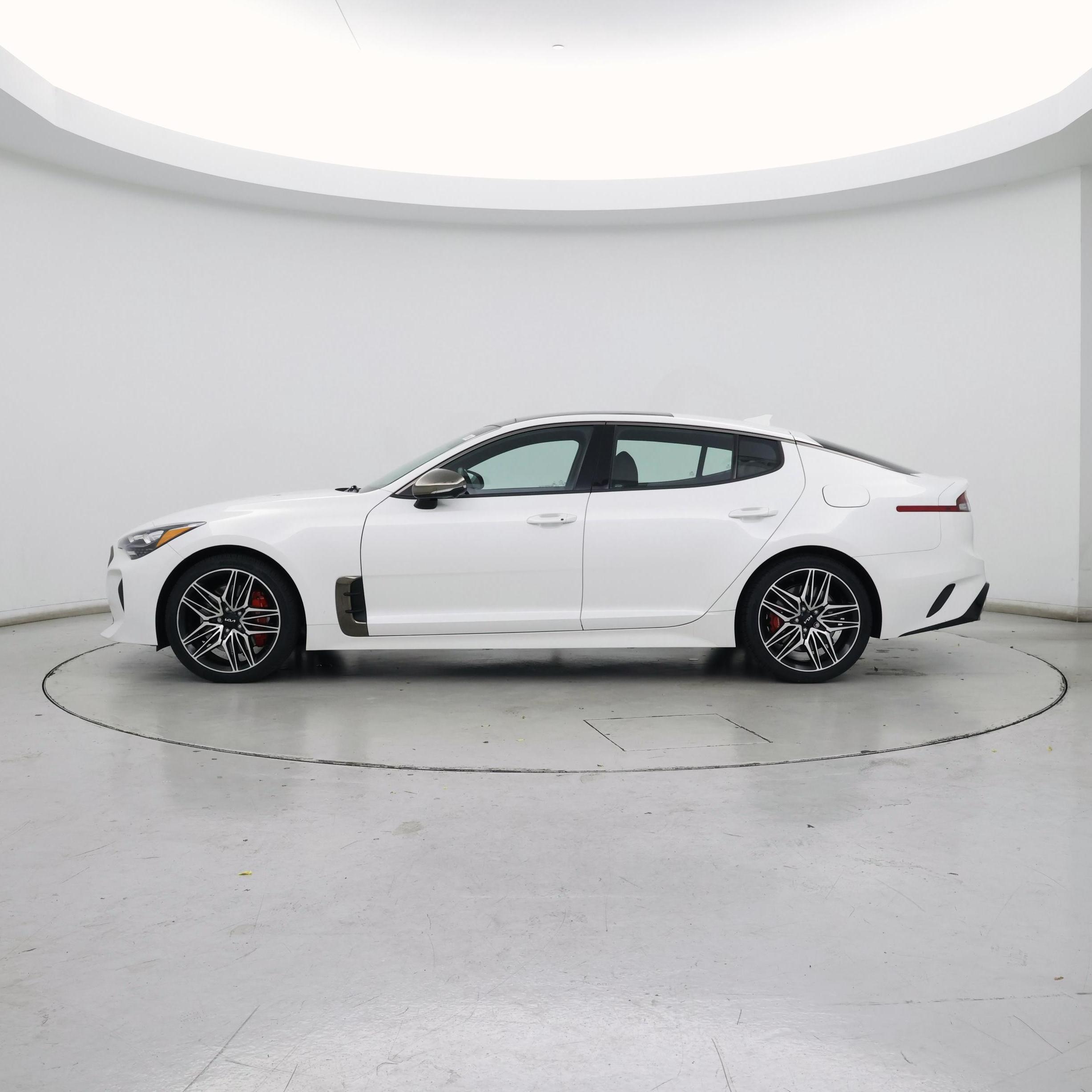Thumbnail: 2022 Kia Stinger - 3
