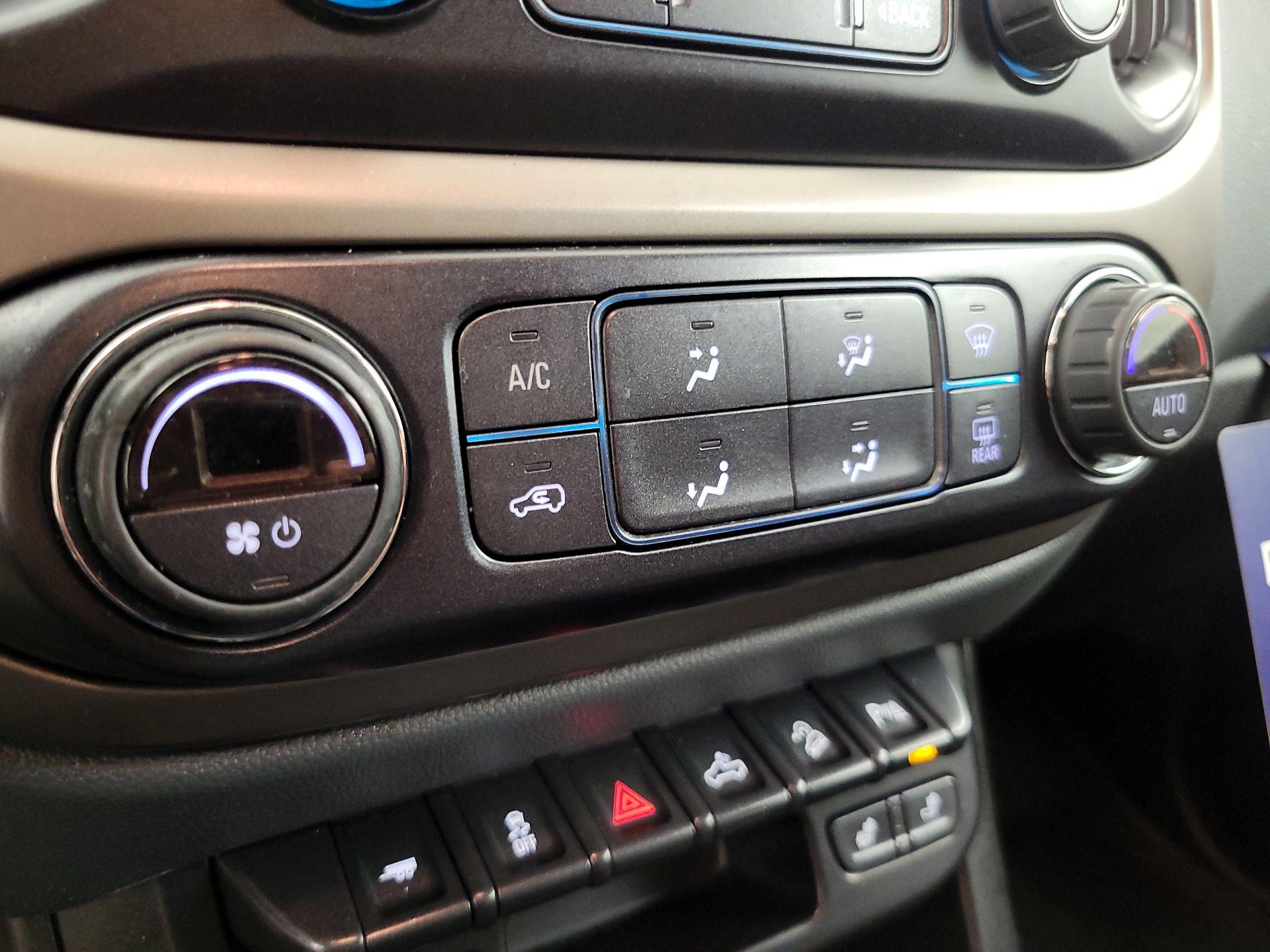 Thumbnail: 2022 Chevrolet Colorado - 17